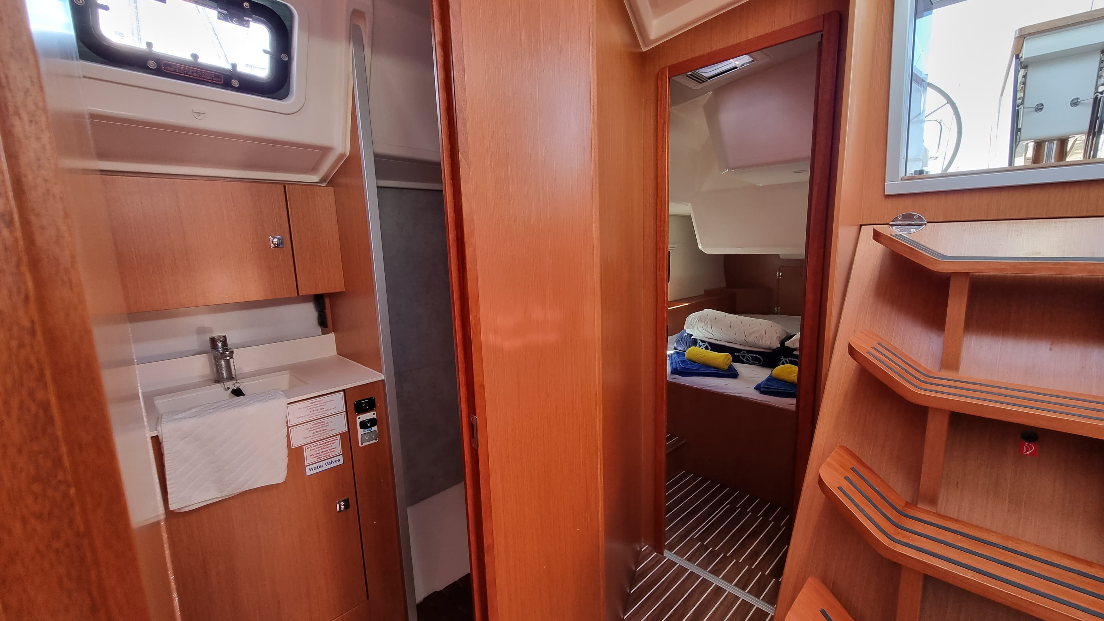 Bavaria C42 - photo 4