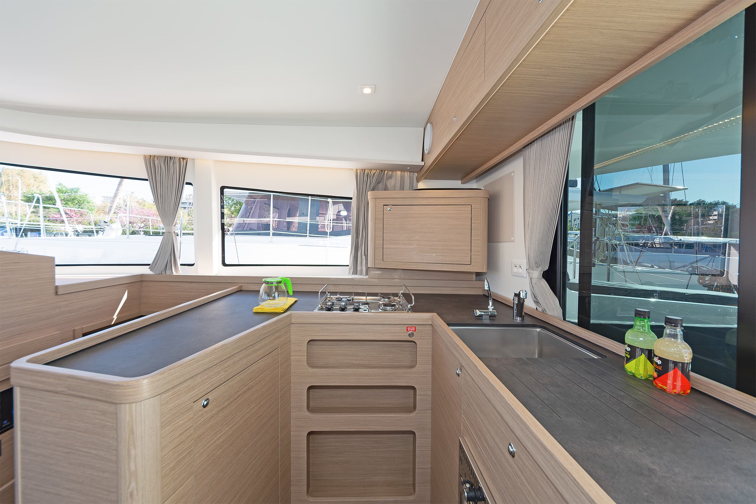 Lagoon 42 - photo 13