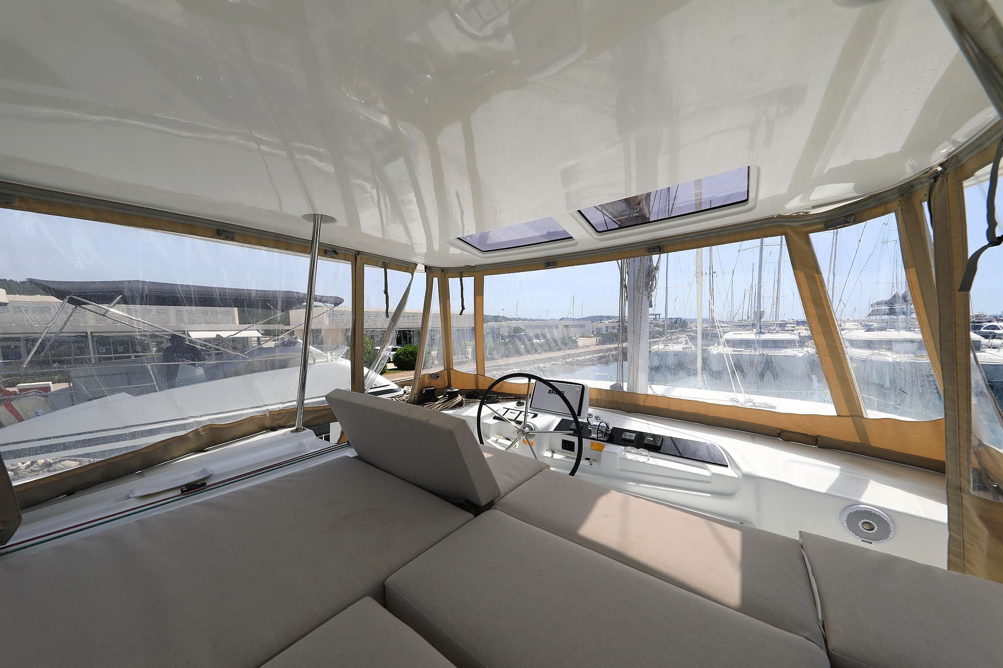 Lagoon 46  - photo 13