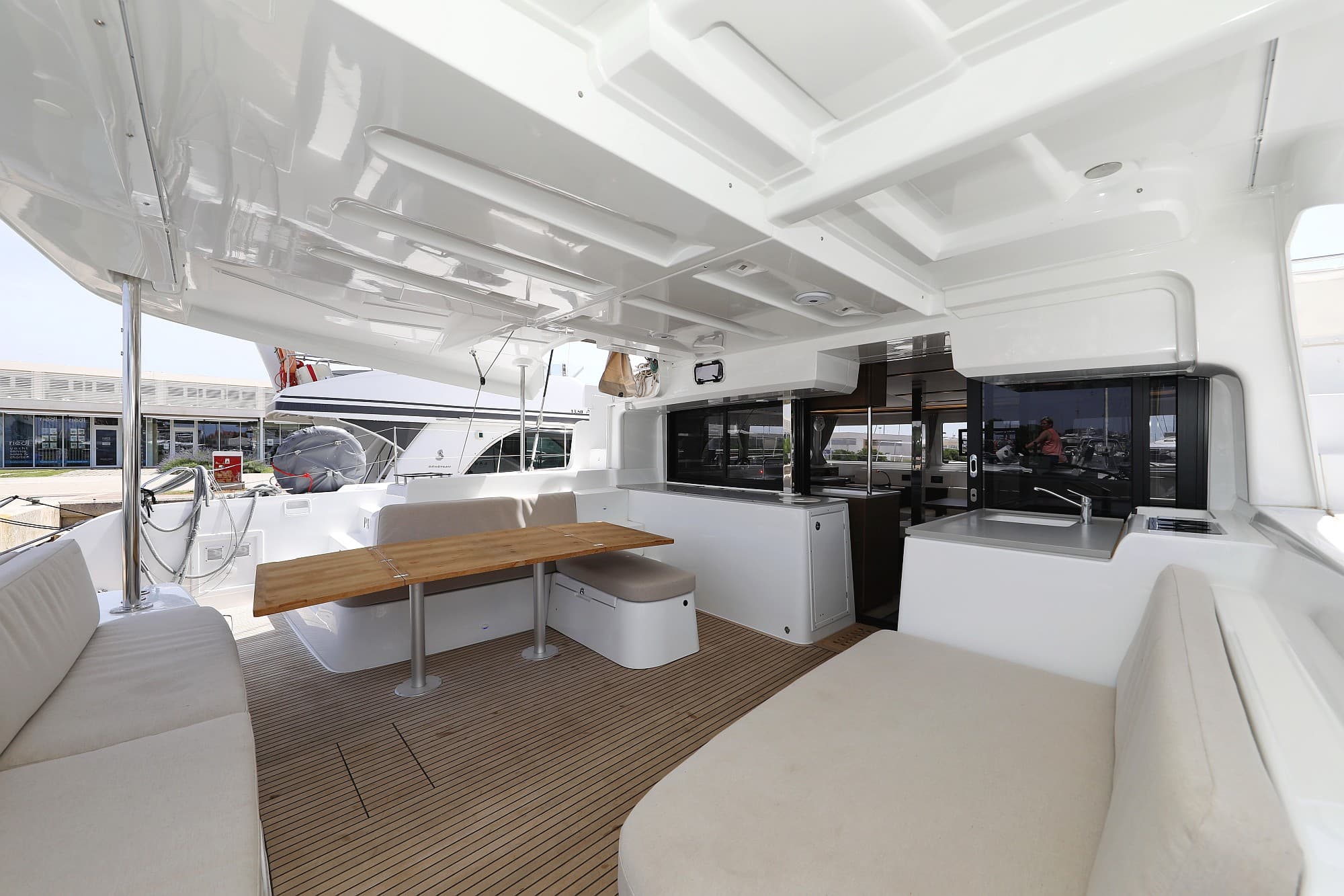 Lagoon 46  - photo 23