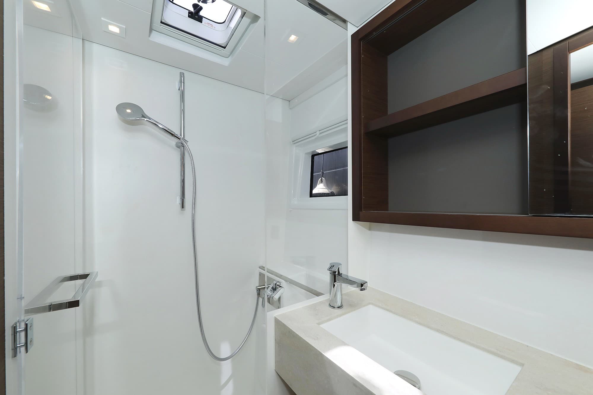 Lagoon 46  - photo 18