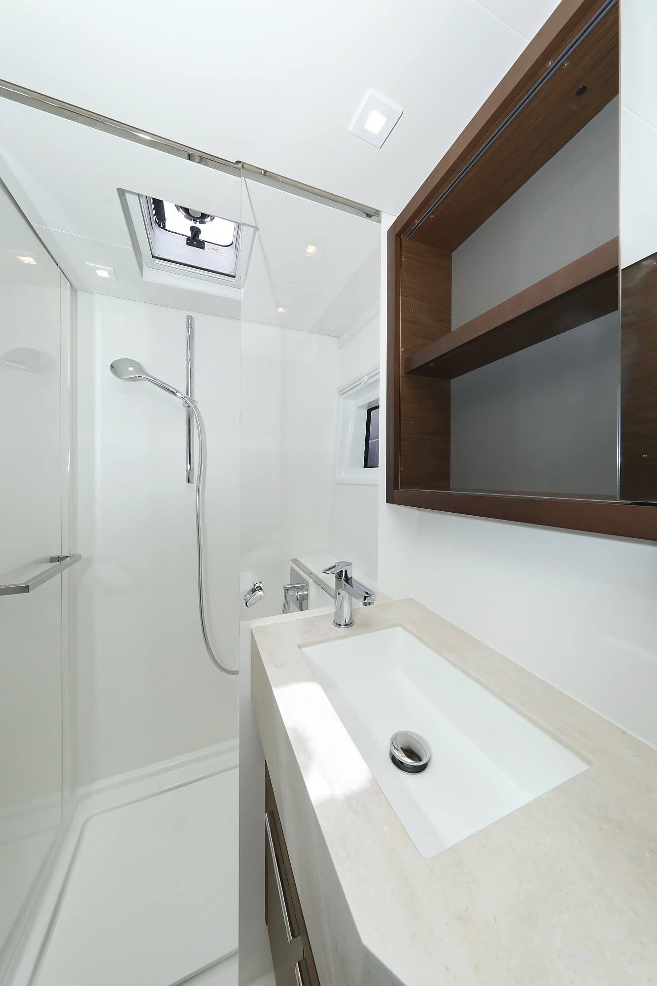 Lagoon 46  - photo 4