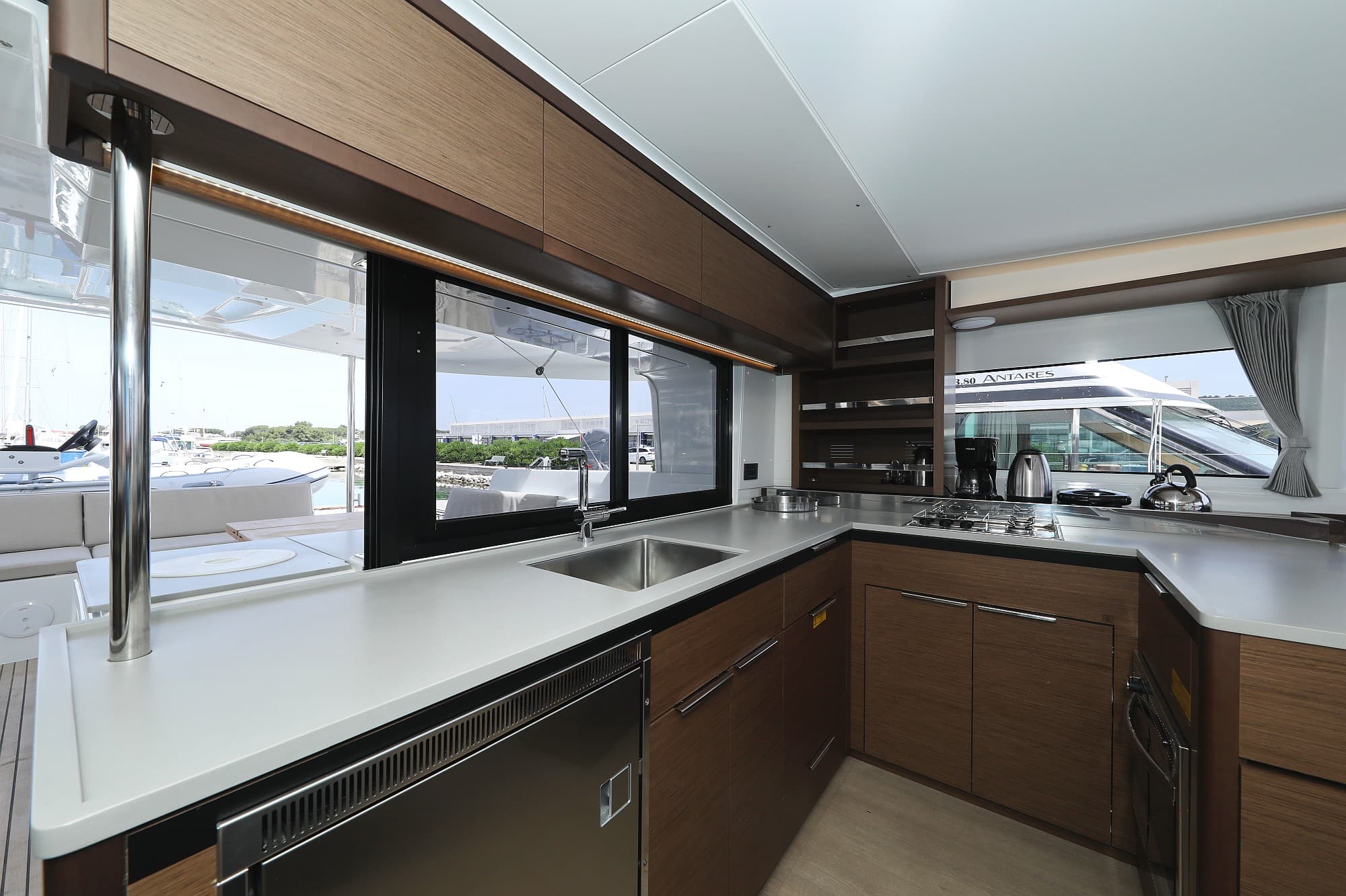 Lagoon 46  - photo 36