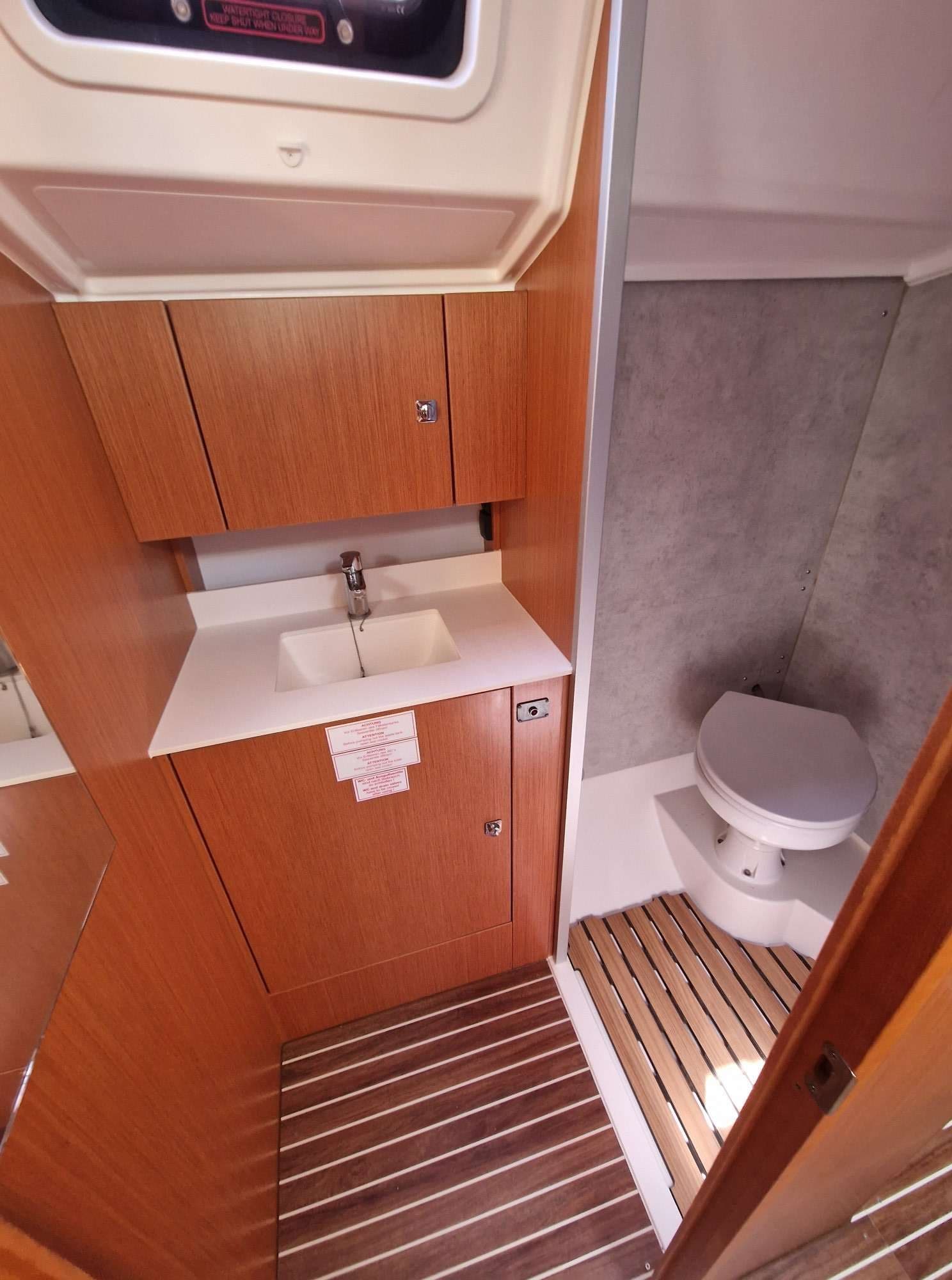 Bavaria C42 - photo 5