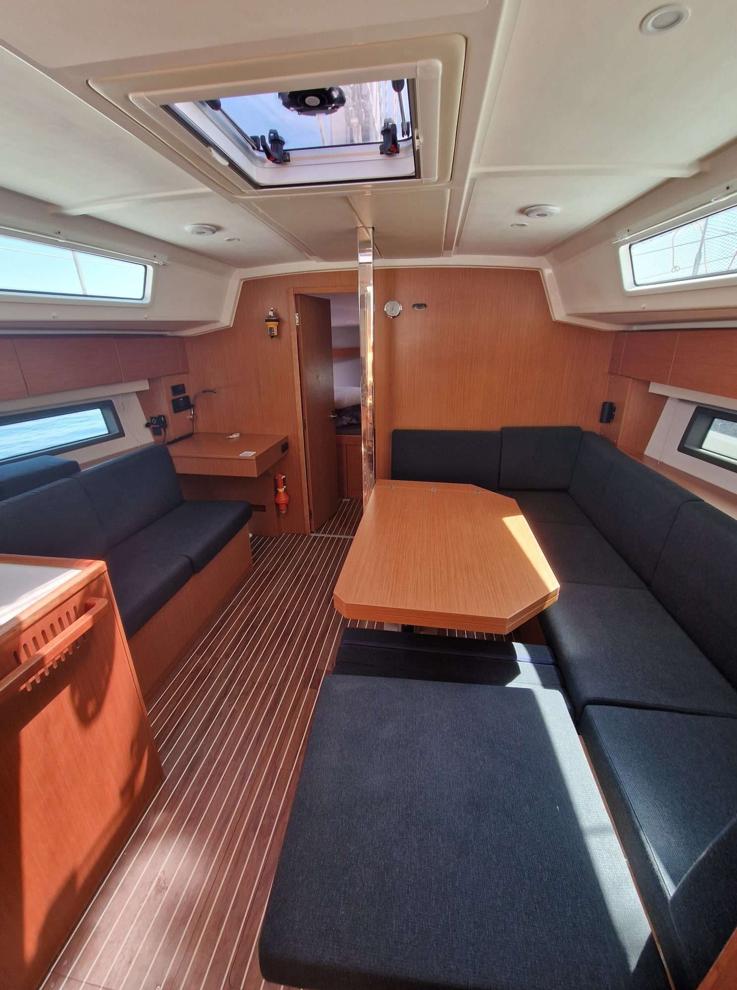 Bavaria C42 - photo 8