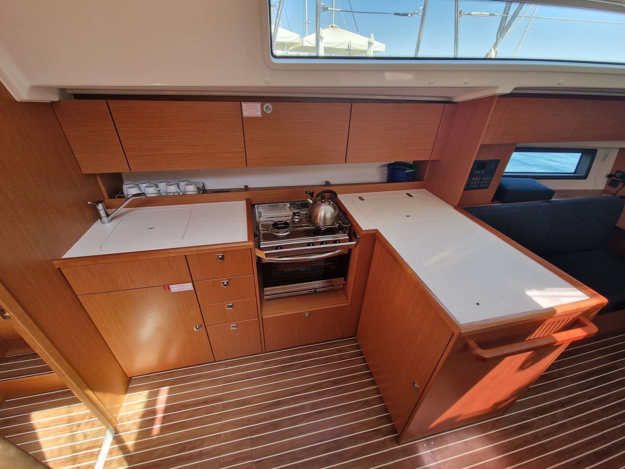 Bavaria C42 - photo 7