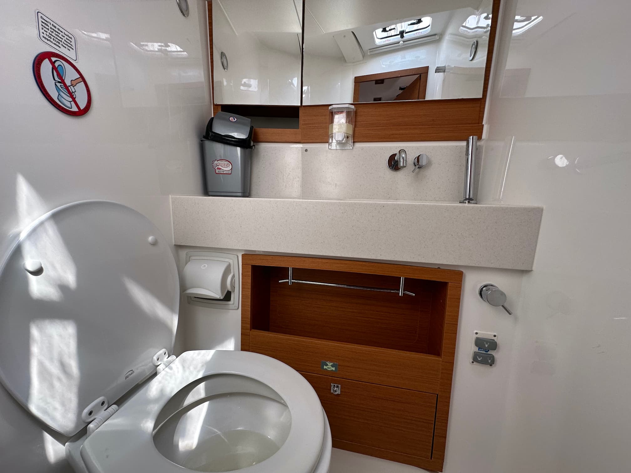 Dufour 470 - photo 10