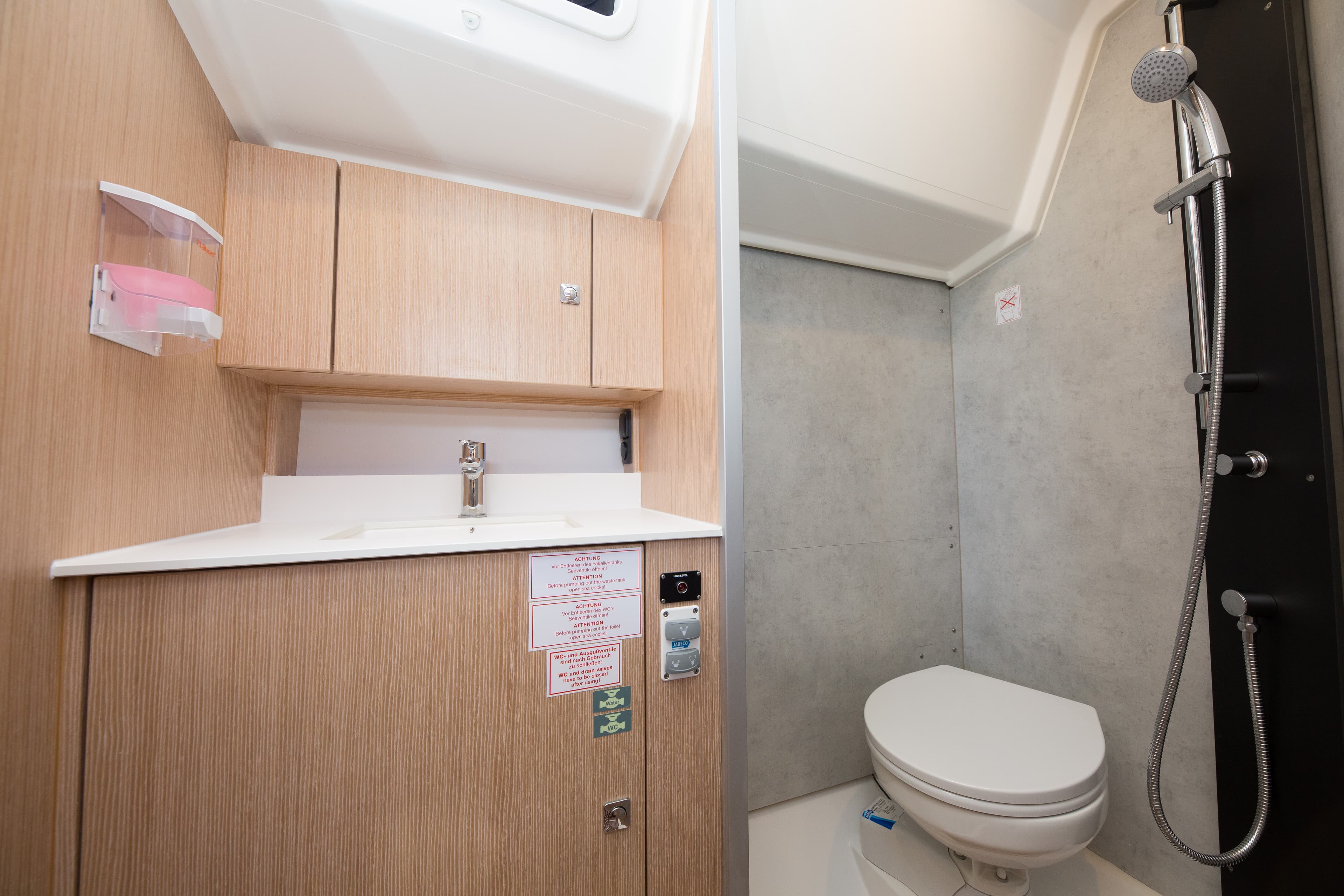 Bavaria 42 Cruiser - photo 8