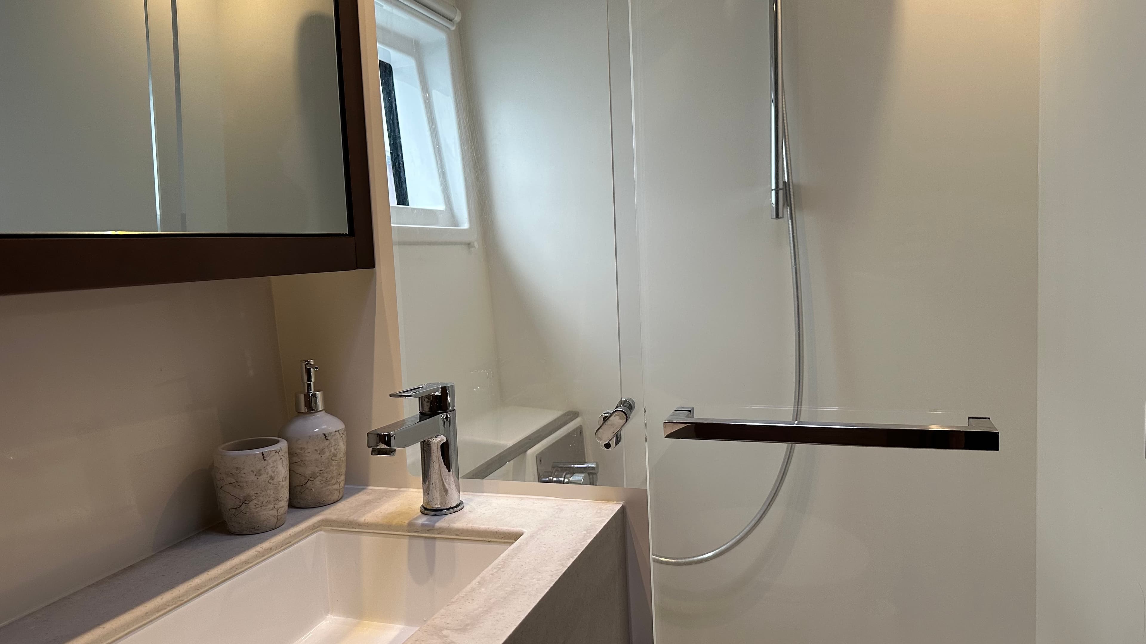 Lagoon 46  - photo 5