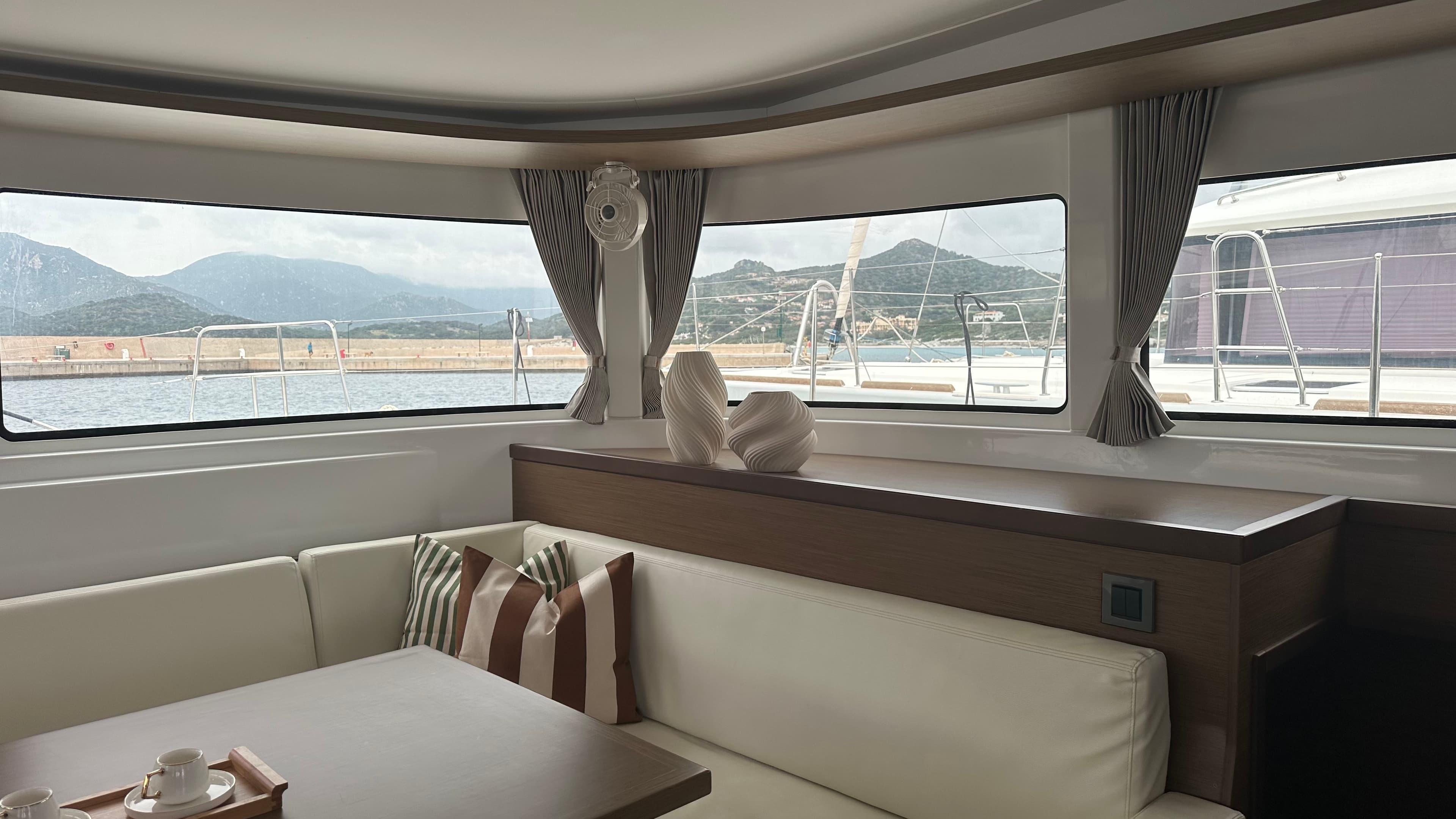 Lagoon 46  - photo 4