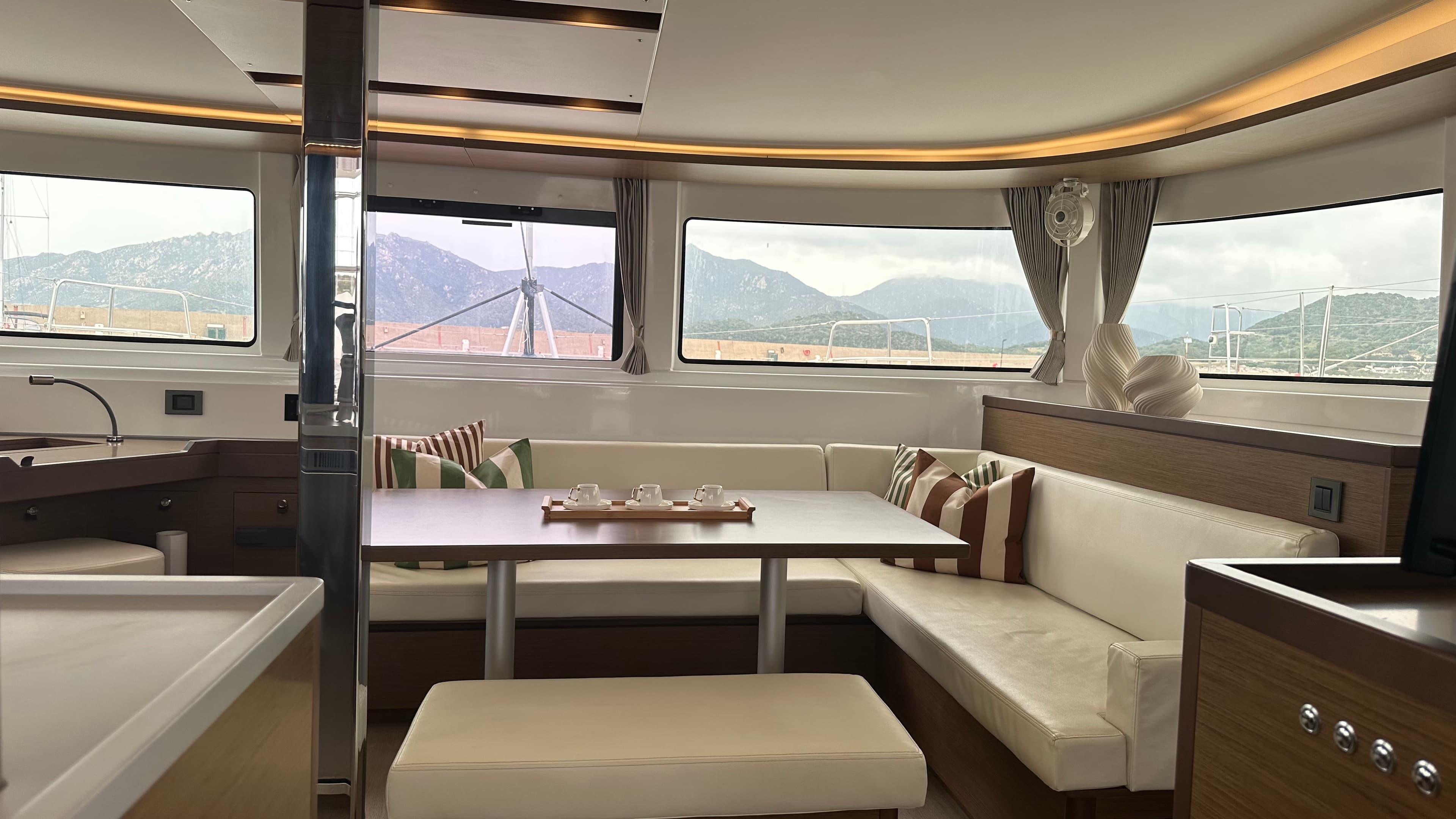 Lagoon 46  - photo 32