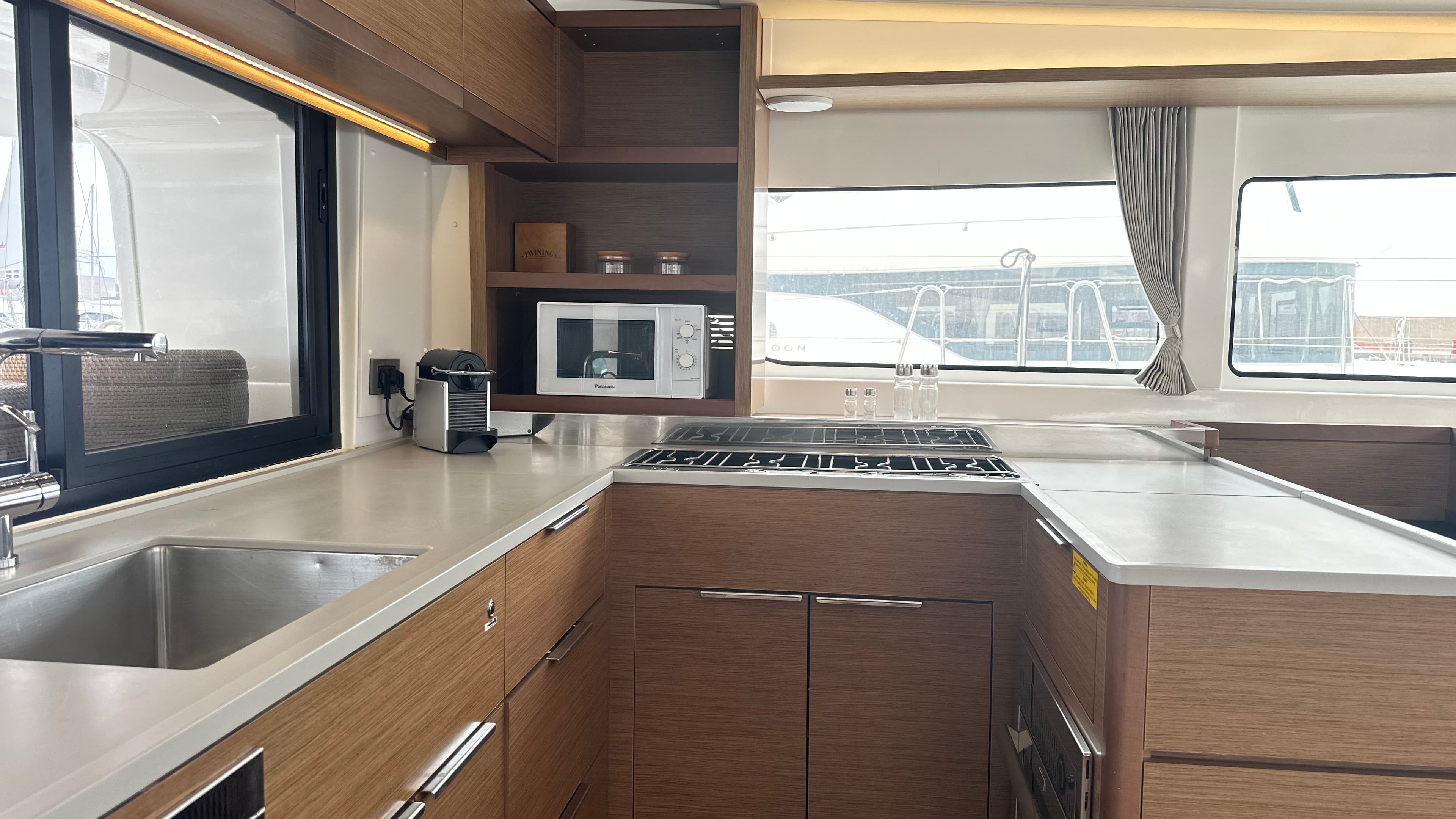 Lagoon 46  - photo 19