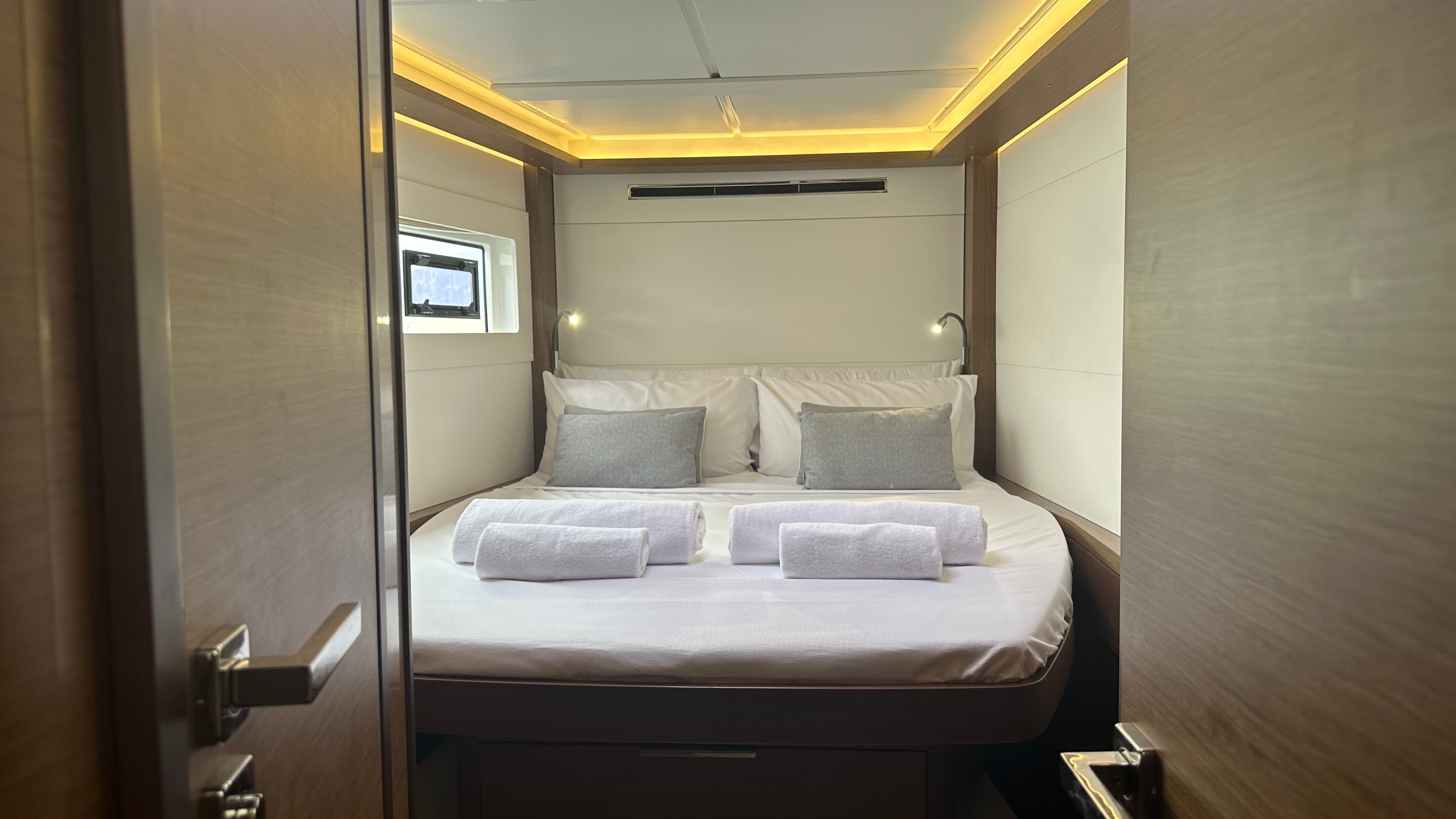 Lagoon 46  - photo 11