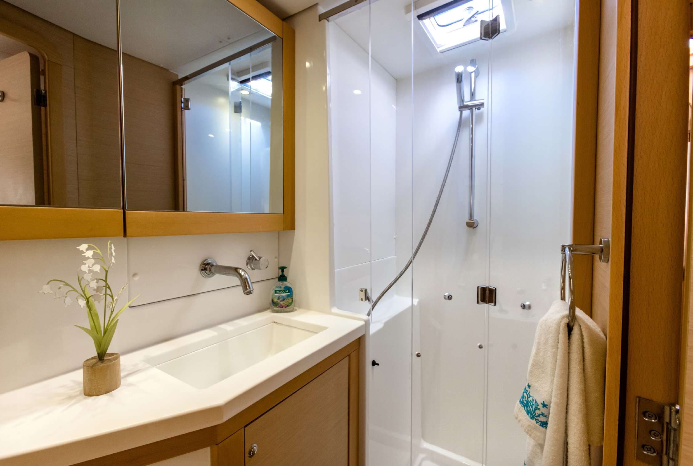 Lagoon 450 - photo 9