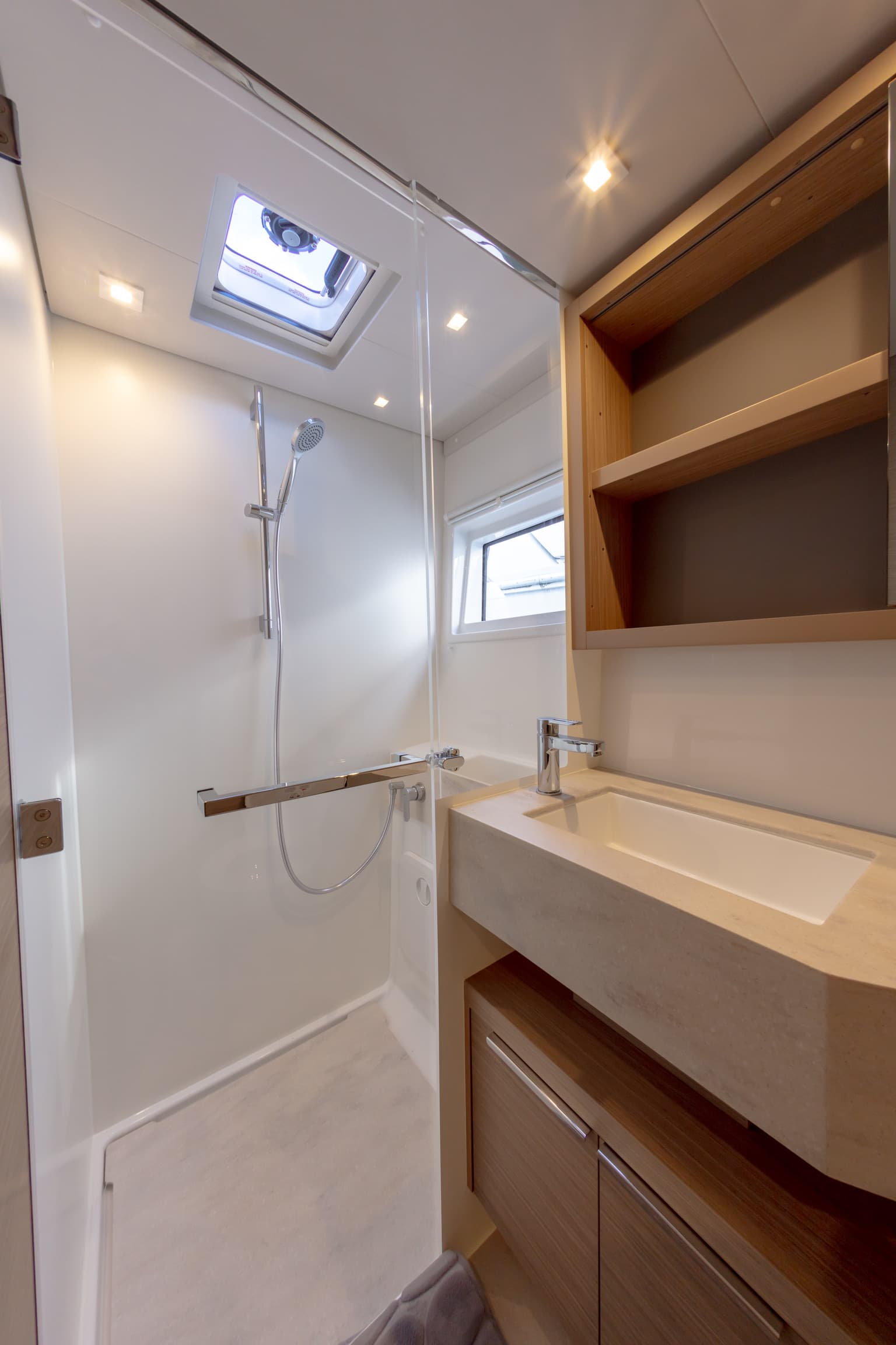 Lagoon 46  - photo 8