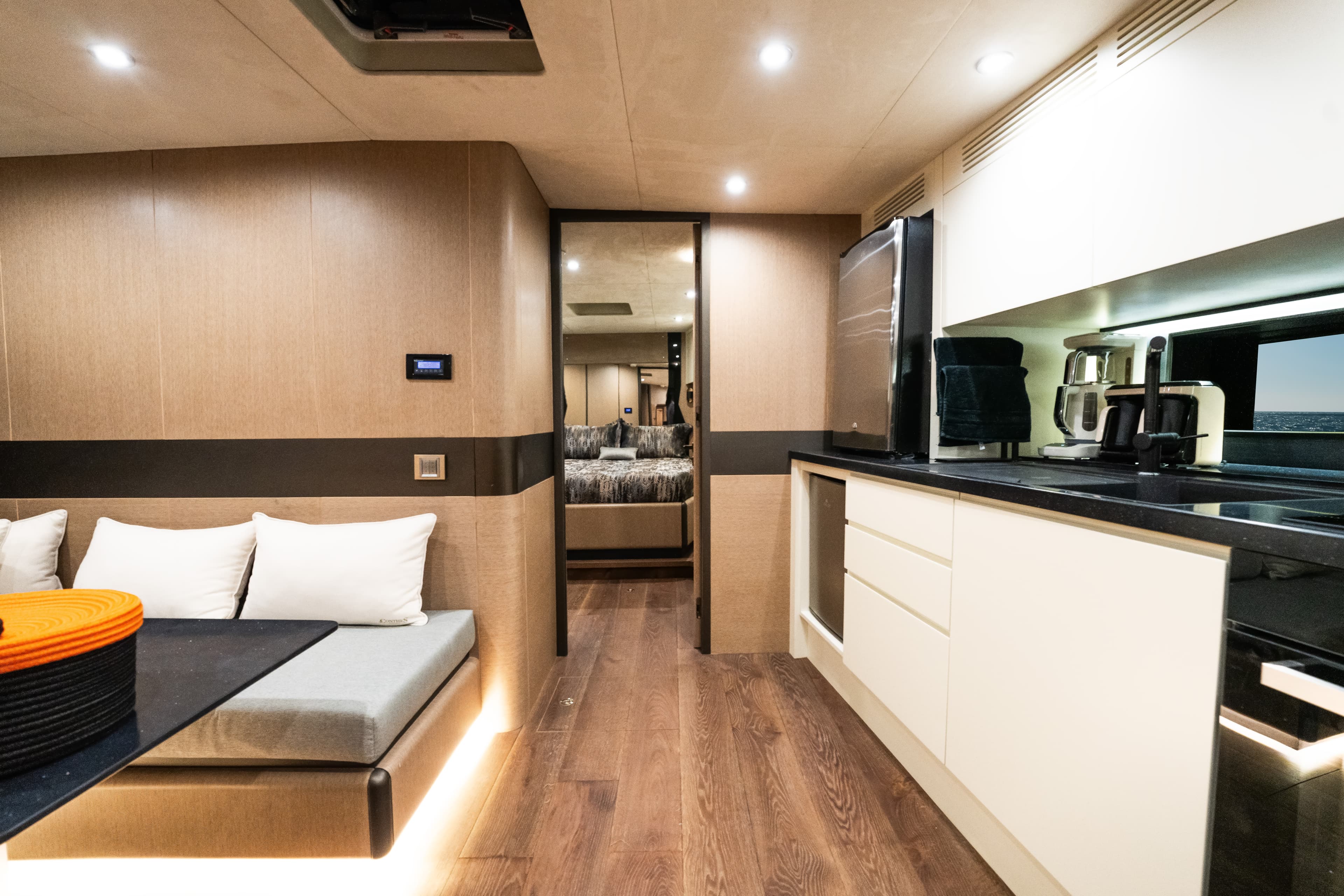 Motoryacht - photo 11