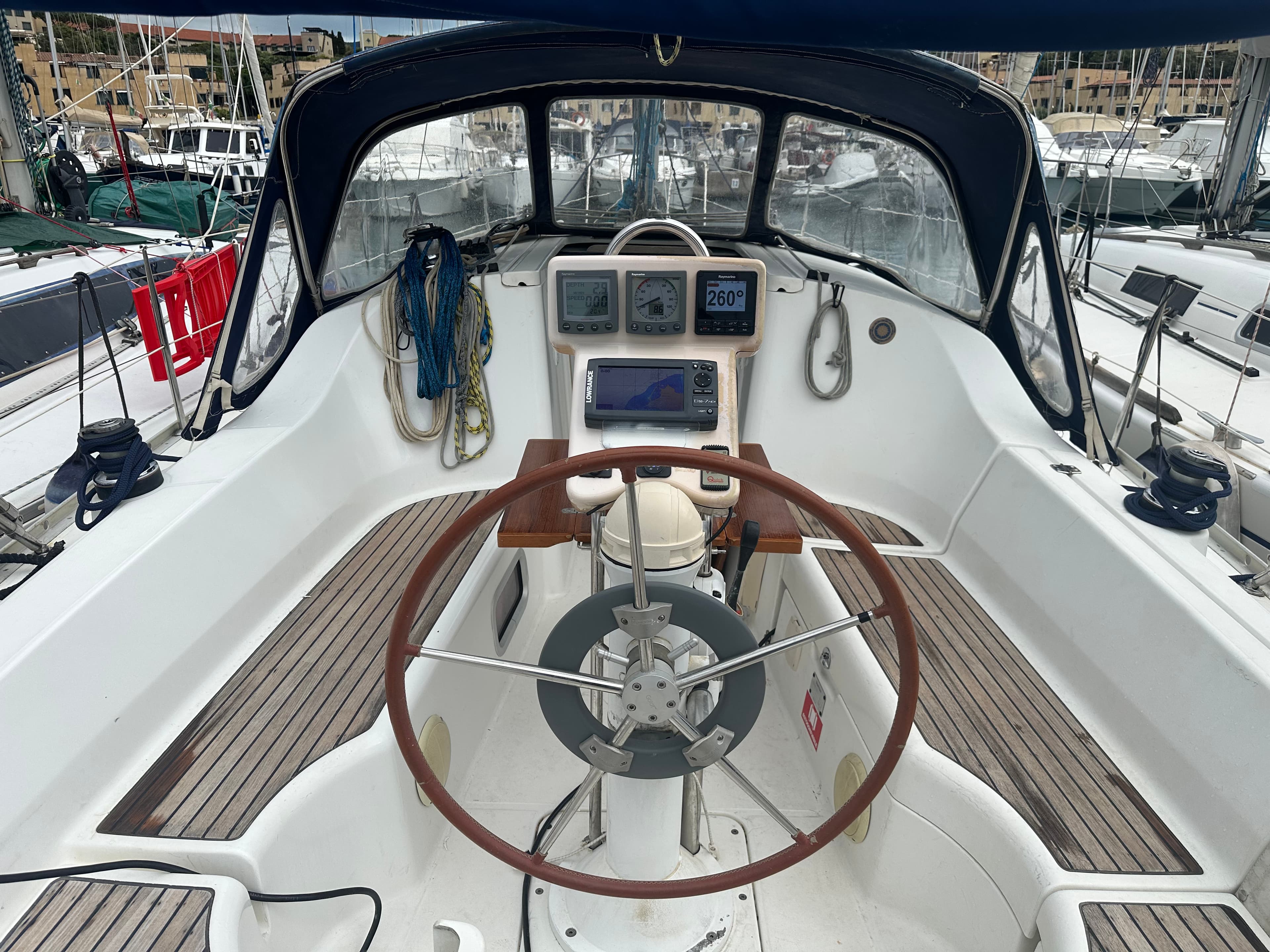 Oceanis 323 - photo 10
