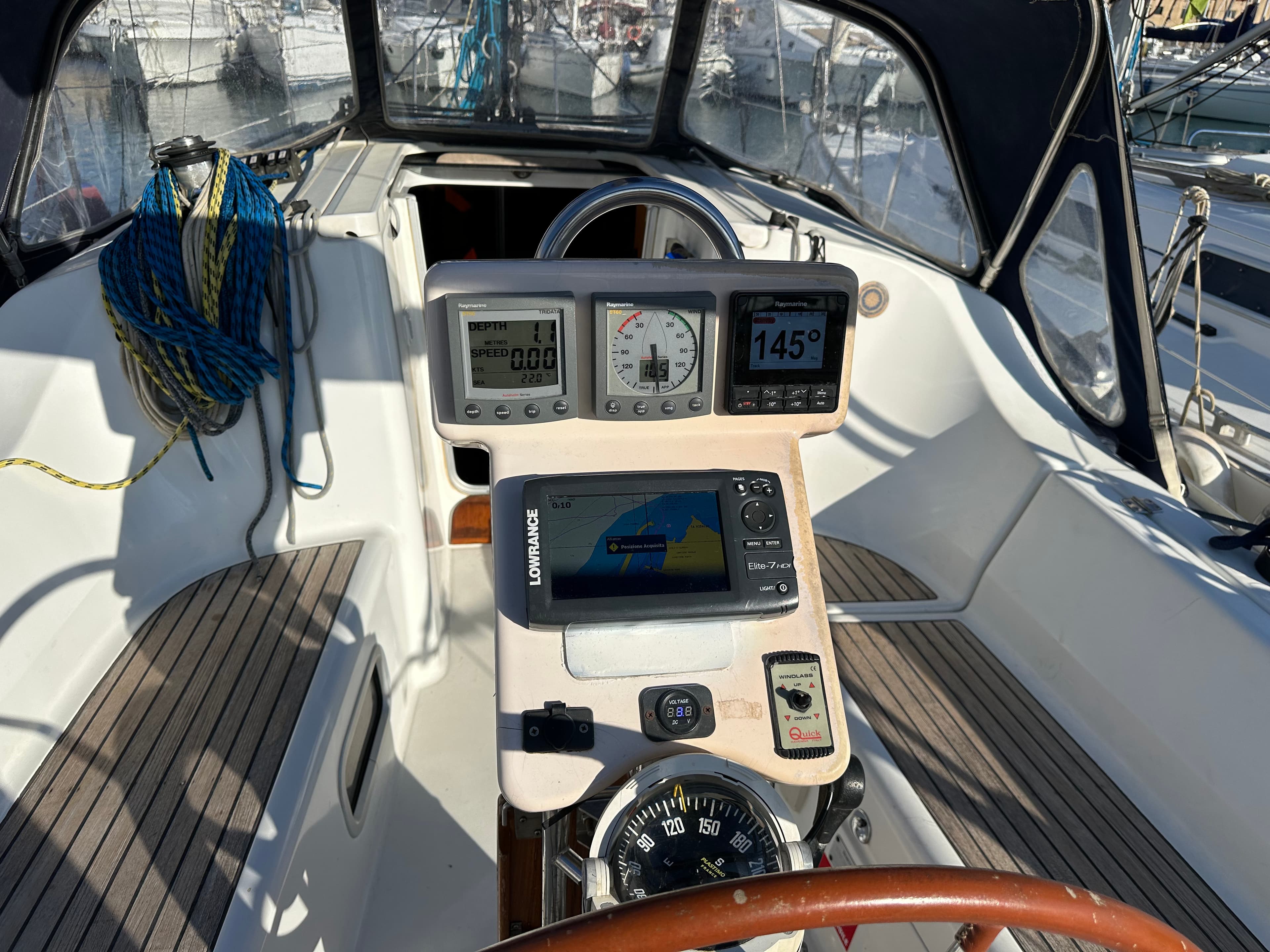 Oceanis 323 - photo 12