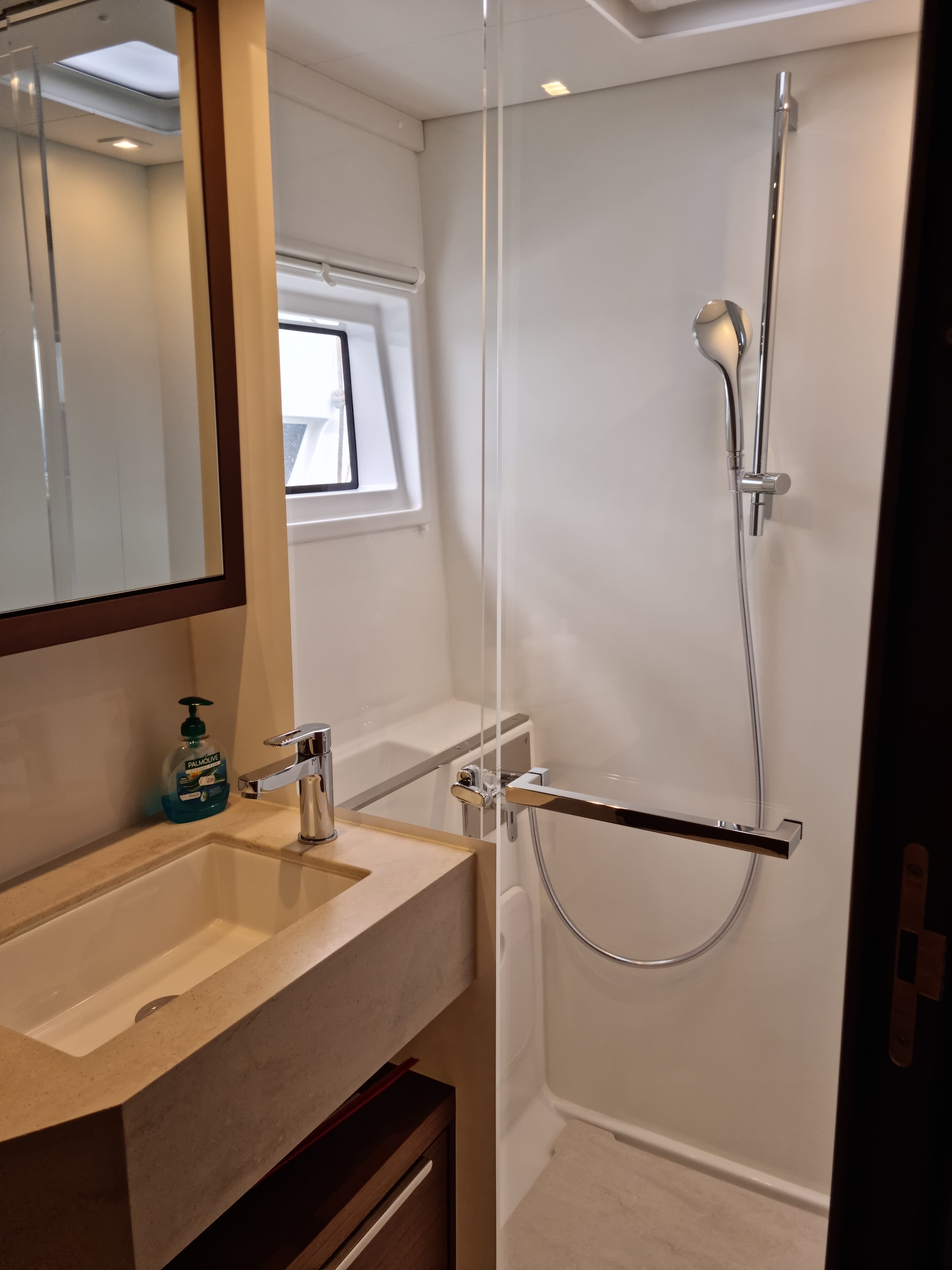 Lagoon 46  - photo 11