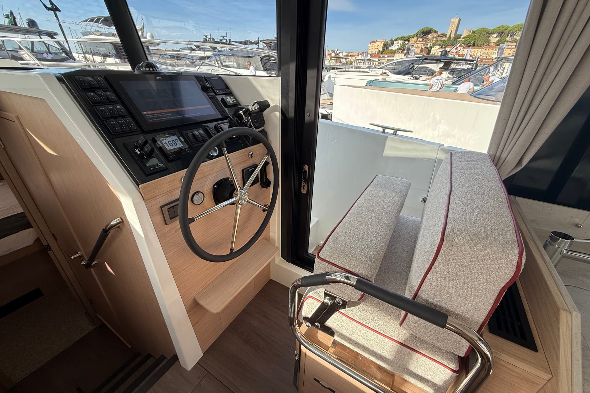 Swift Trawler 37 Fly - photo 18