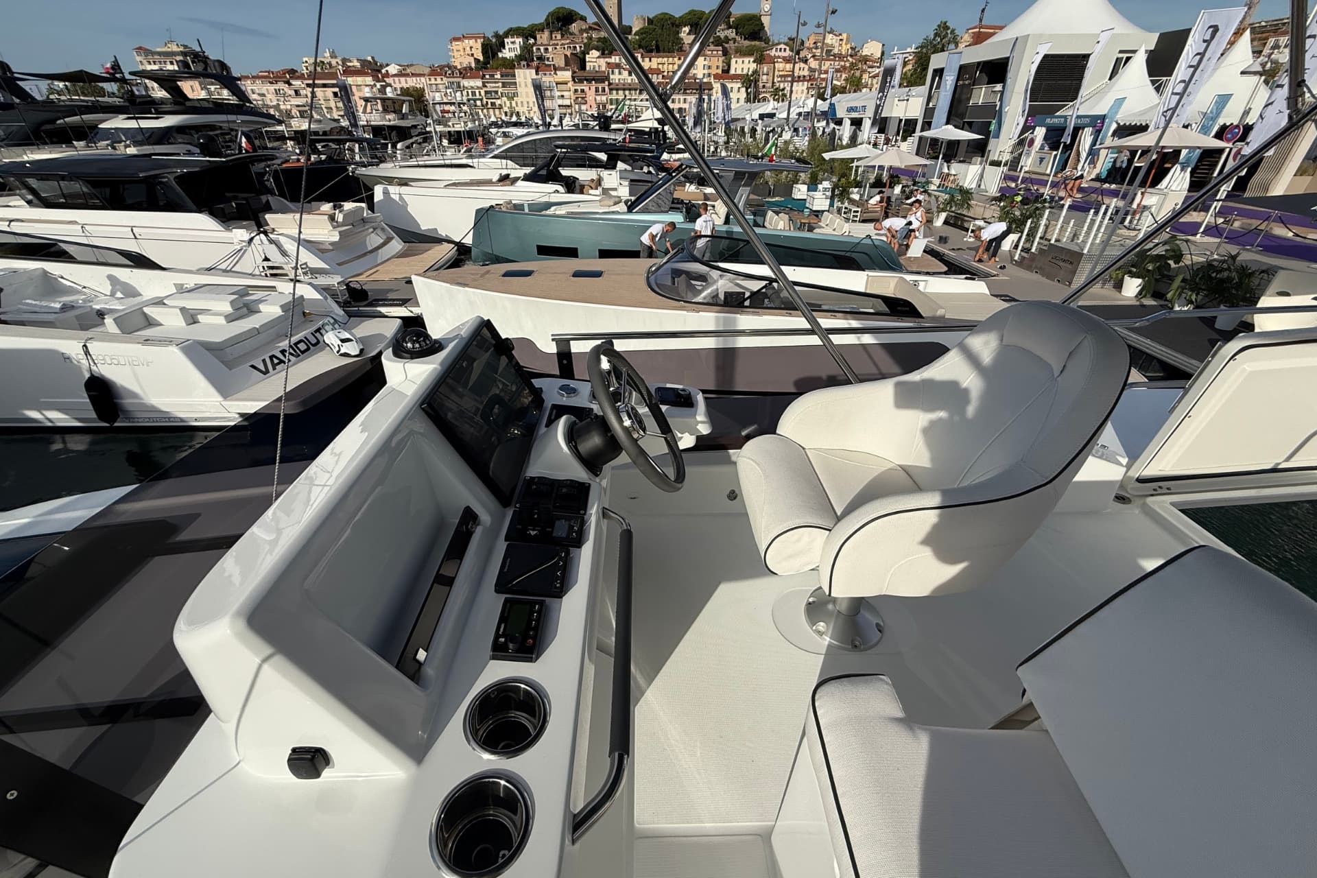 Swift Trawler 37 Fly - photo 9