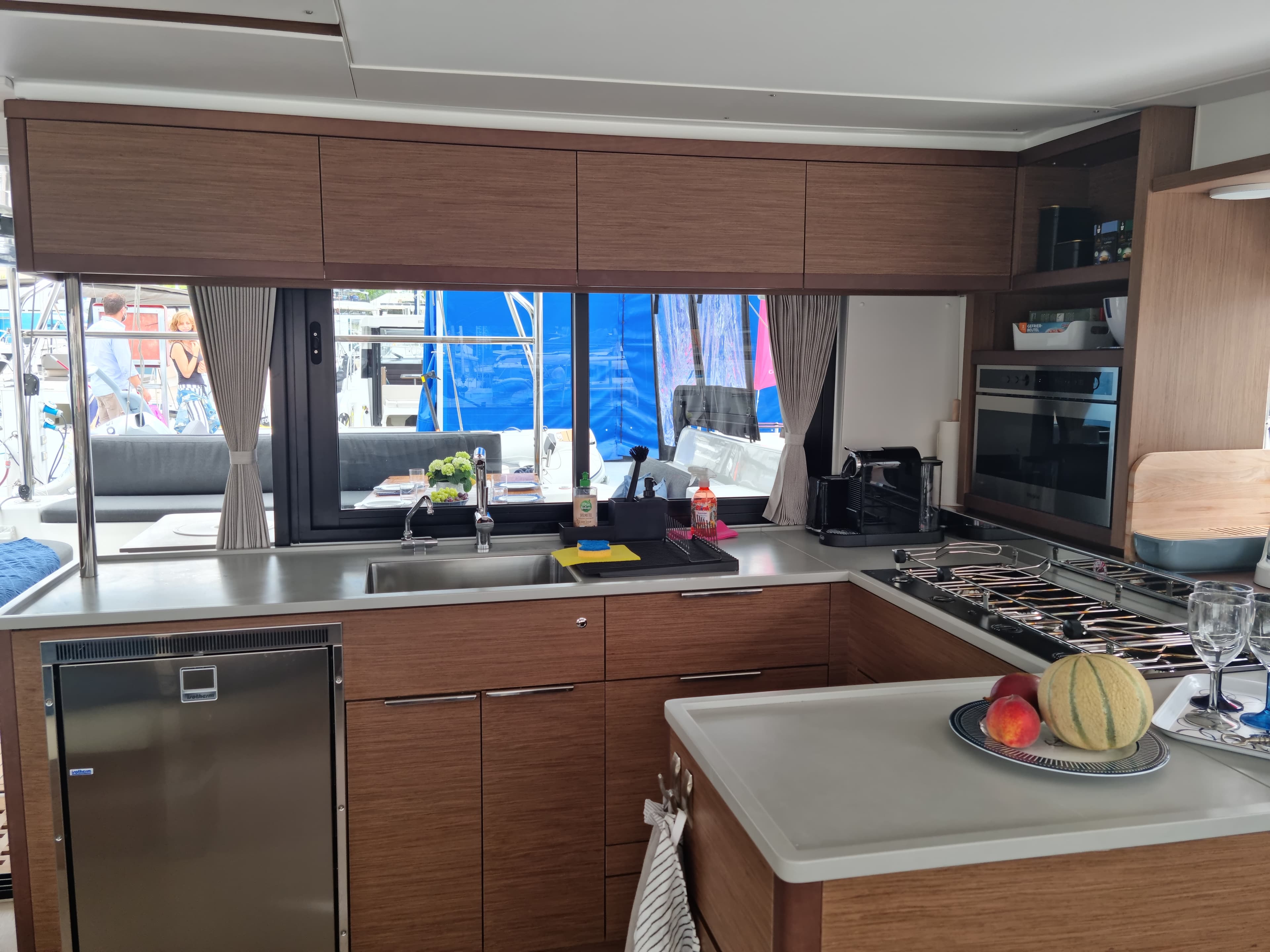 Lagoon 46  - photo 6