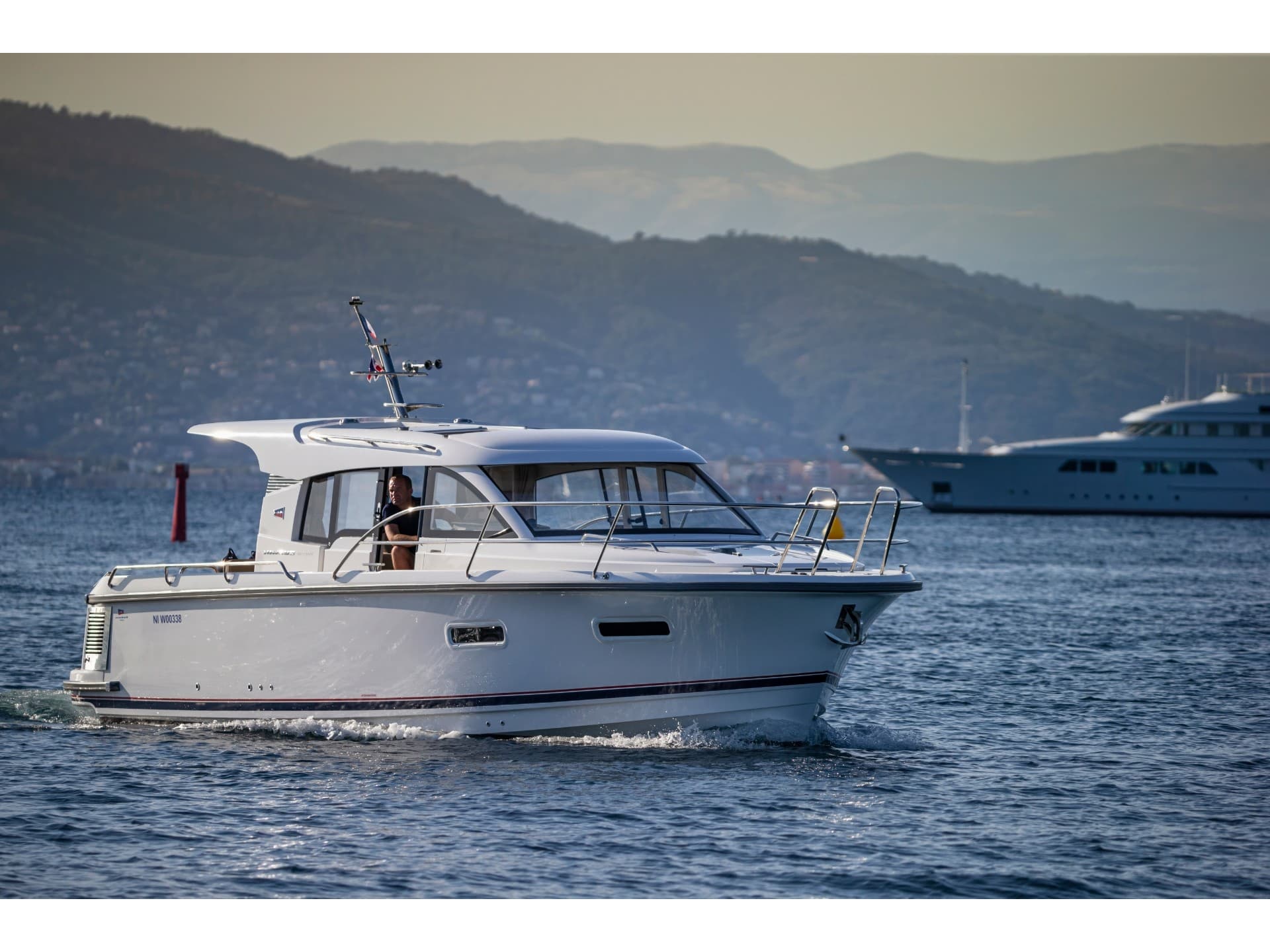 Nimbus 305 Coupe - photo