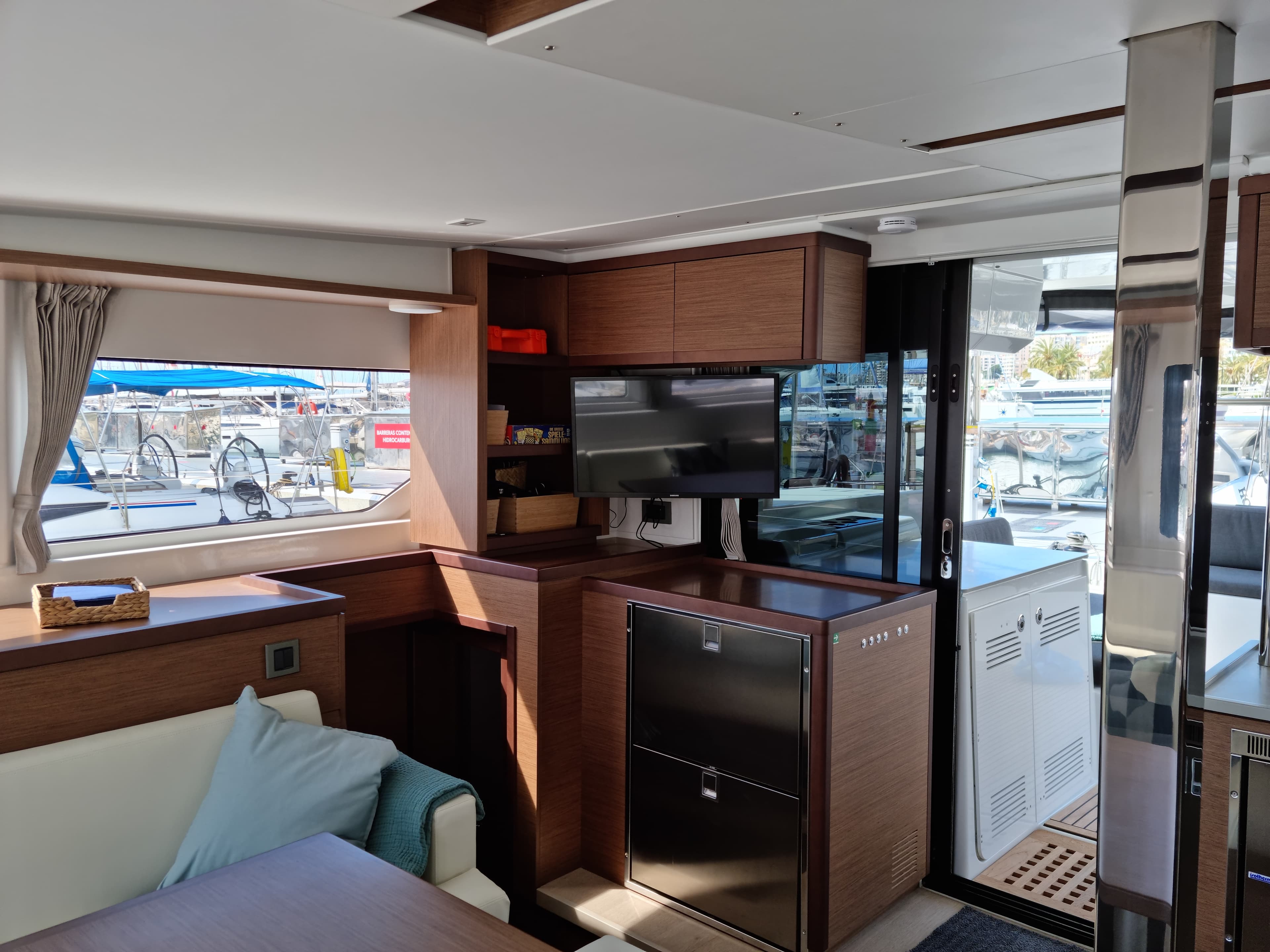 Lagoon 46  - photo 4