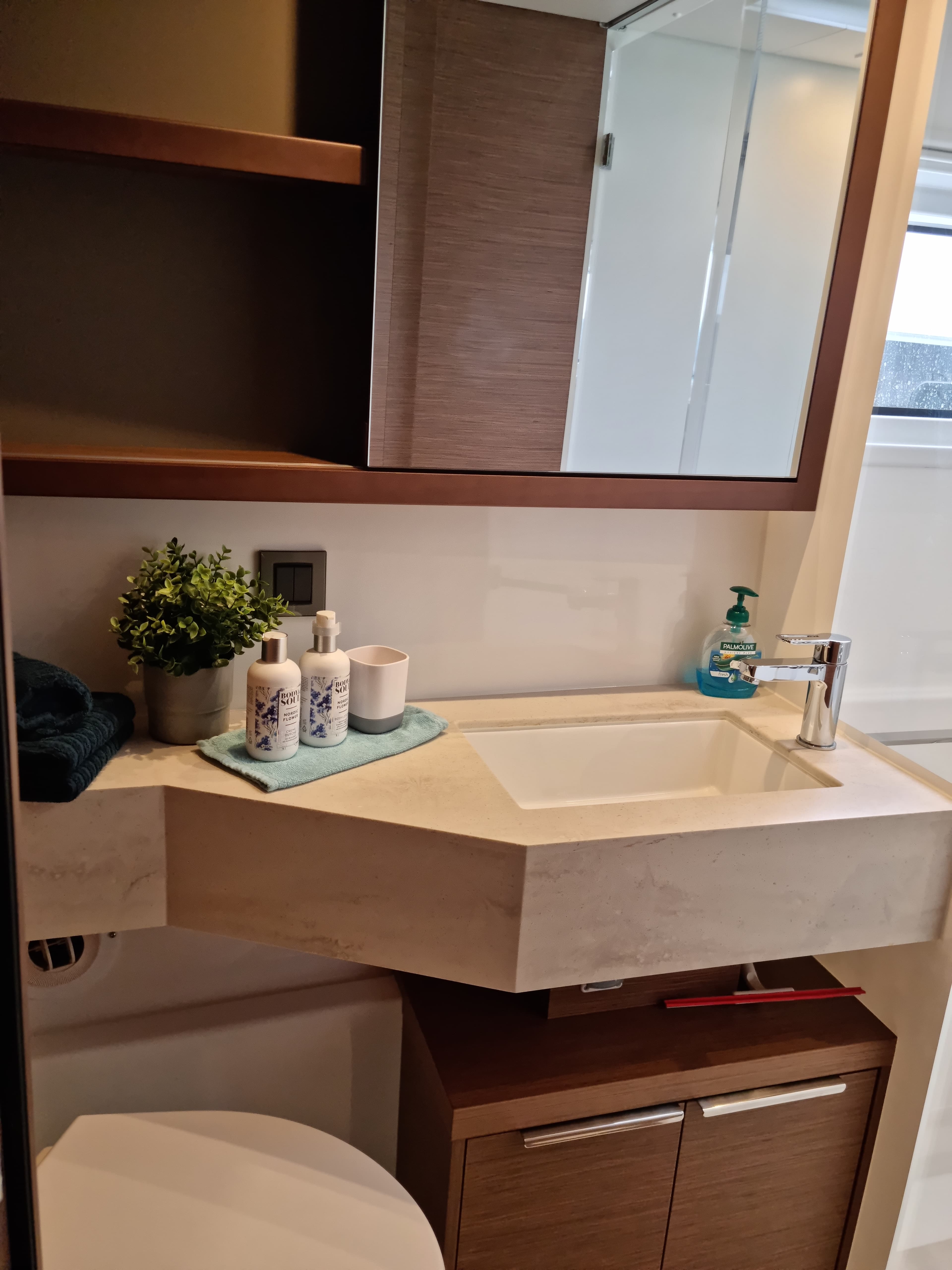 Lagoon 46  - photo 8