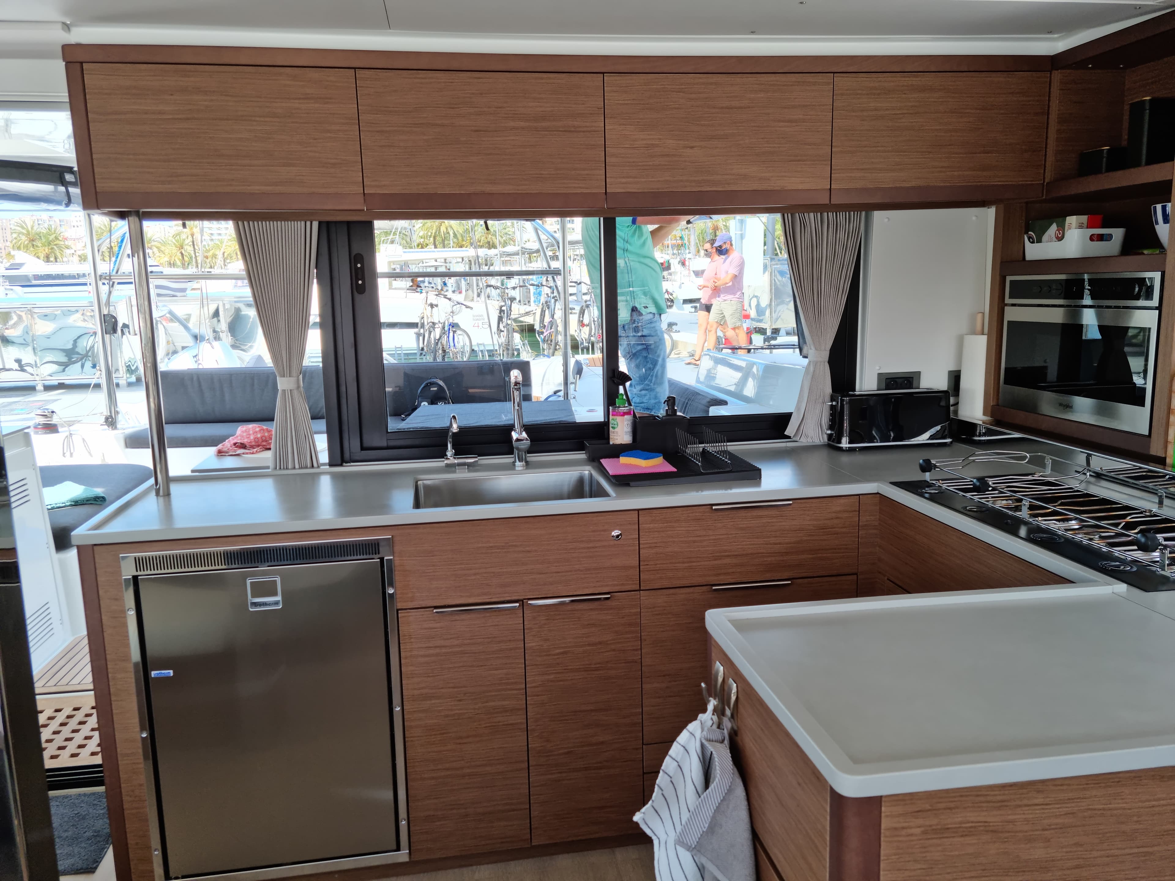 Lagoon 46  - photo 6