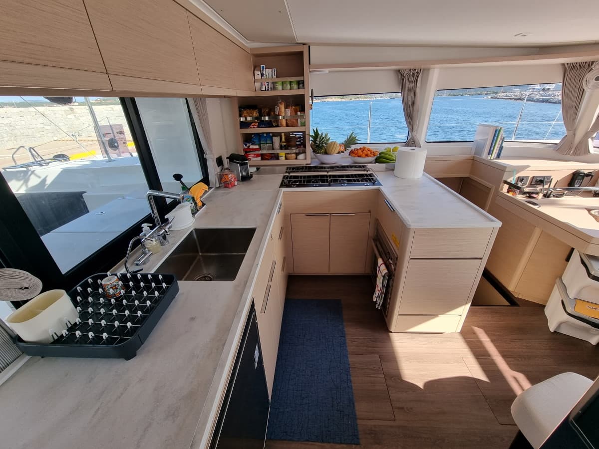 Lagoon 46  - photo 11