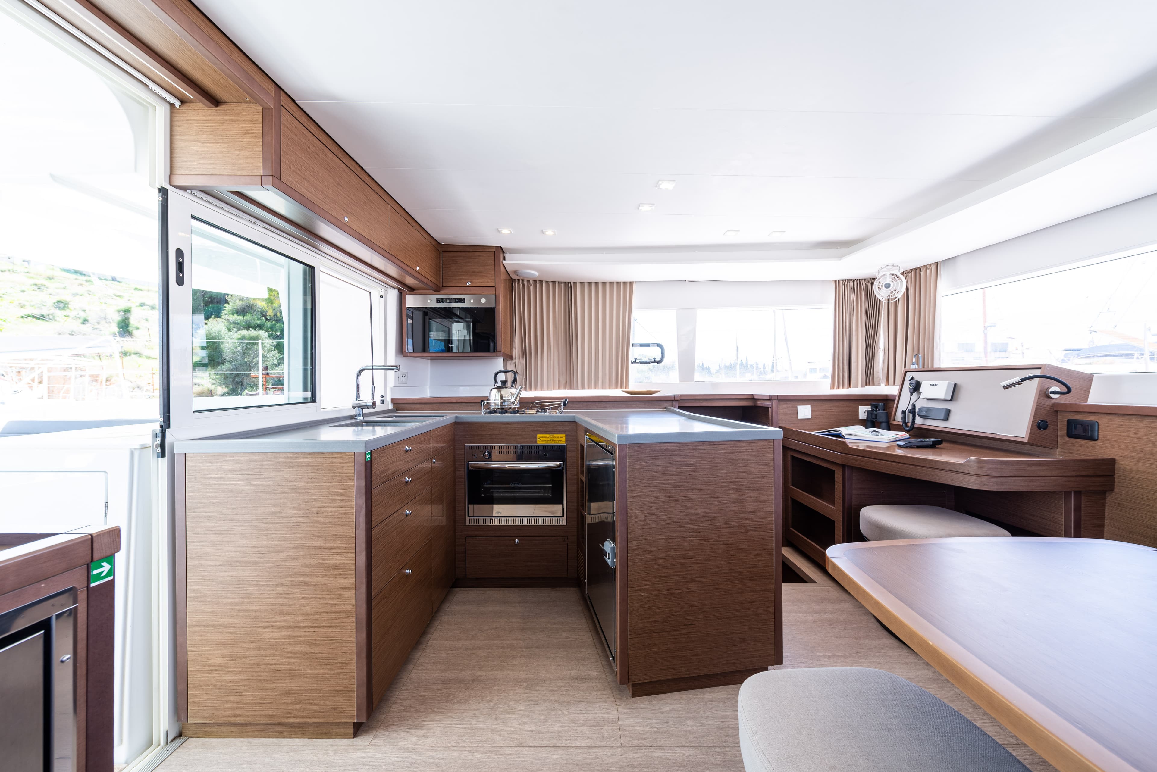 Lagoon 450 Fly - photo 9