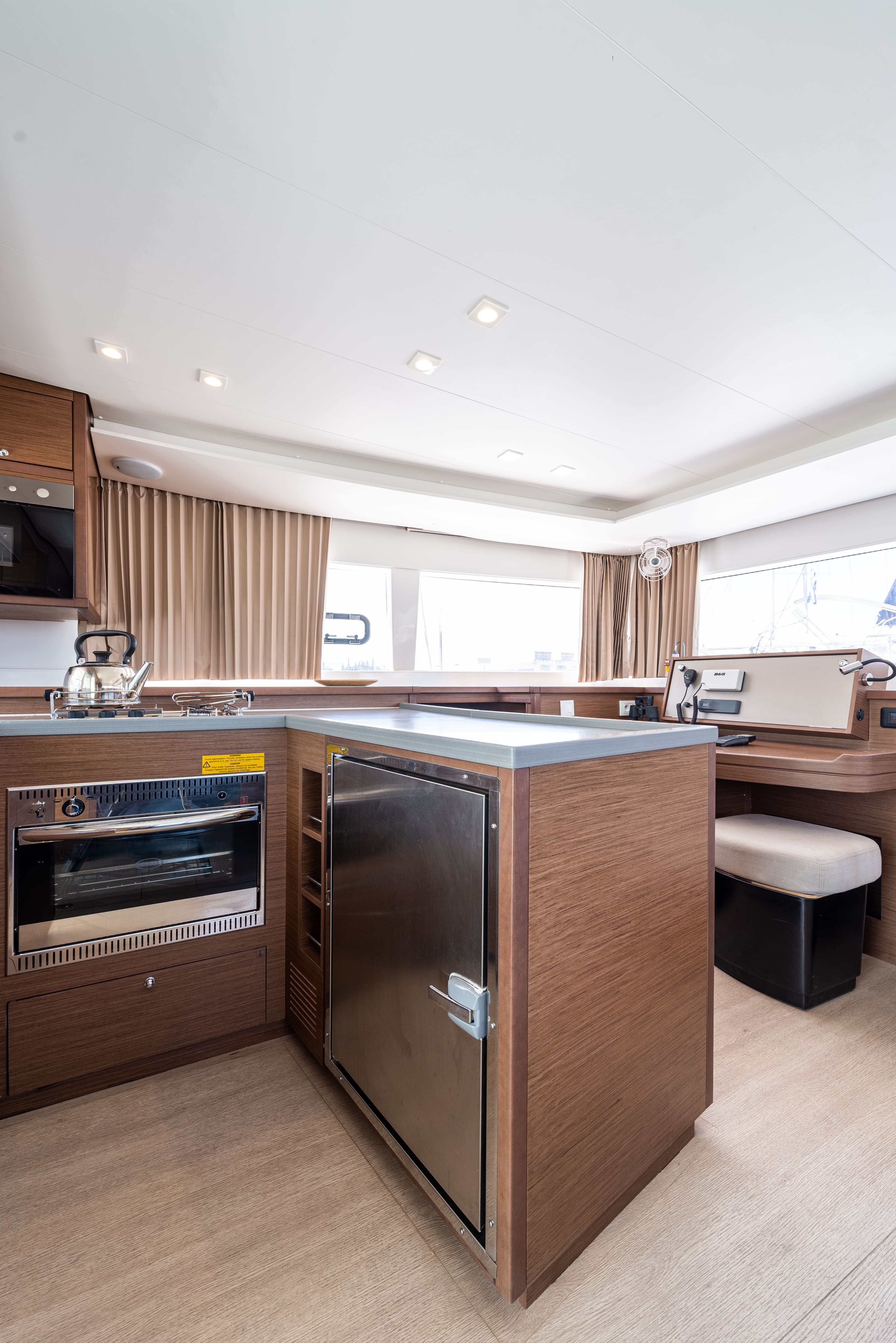 Lagoon 450 Fly - photo 7