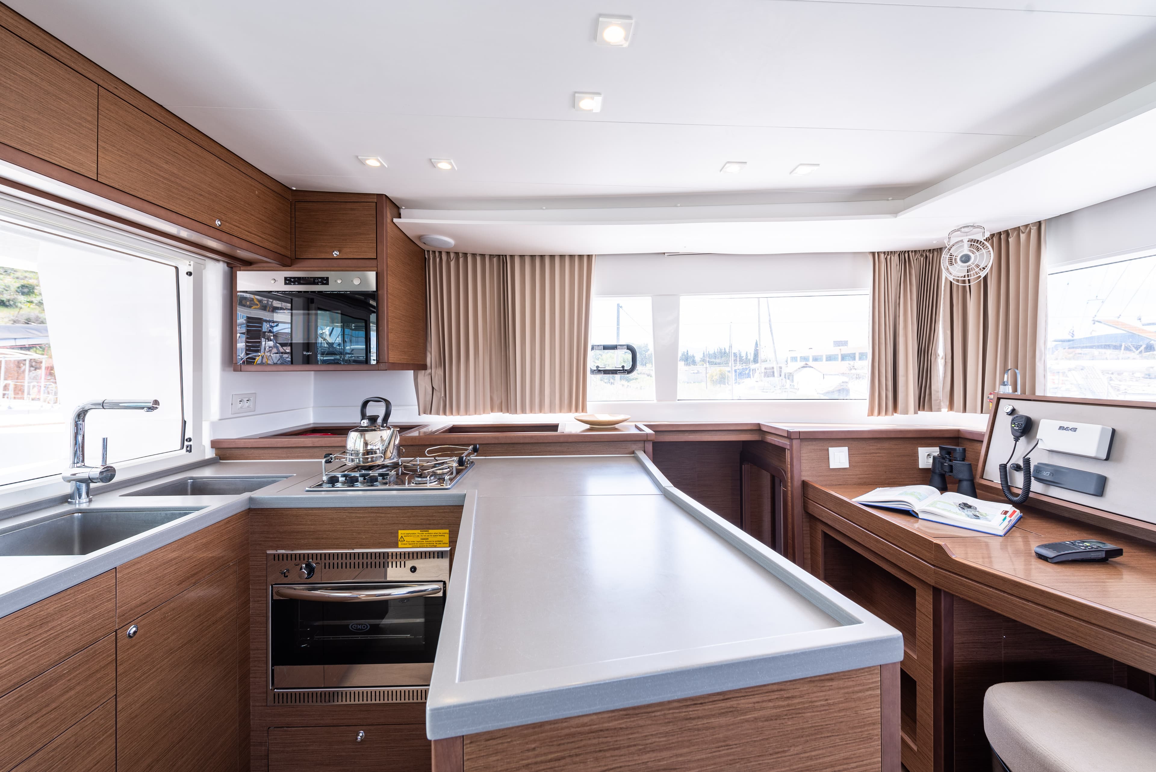 Lagoon 450 Fly - photo 30