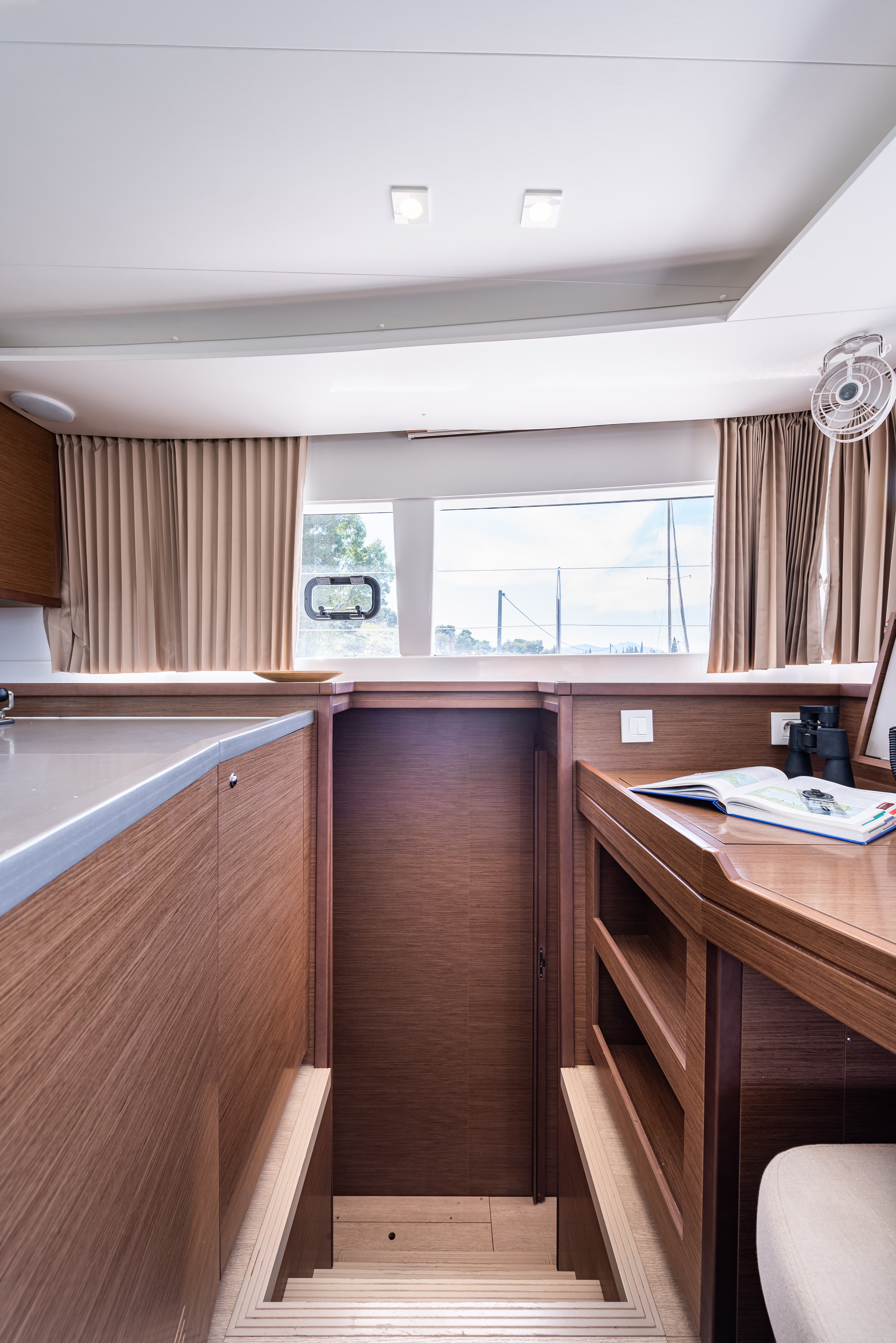 Lagoon 450 Fly - photo 21