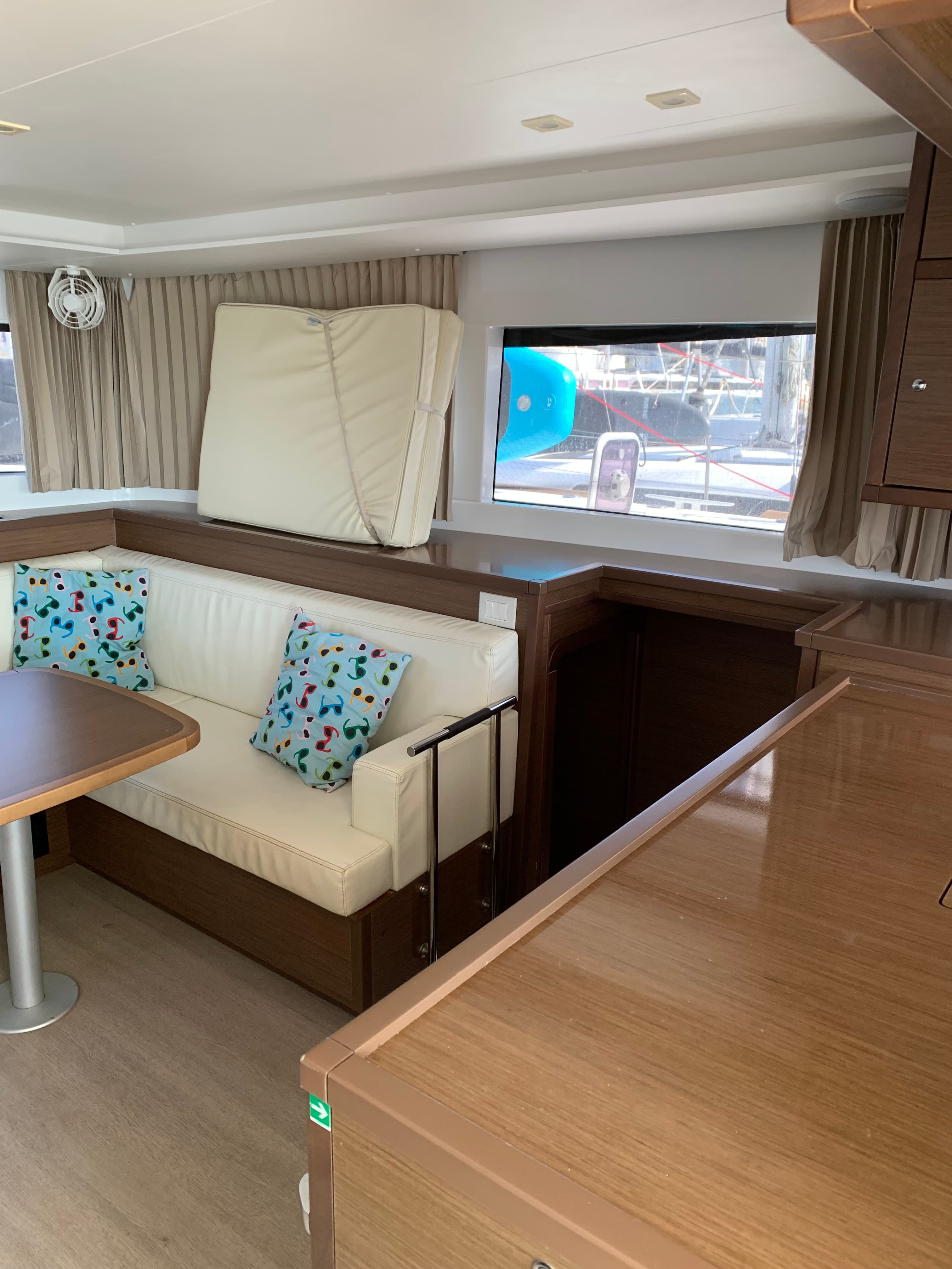 Lagoon 450 Fly - photo 11