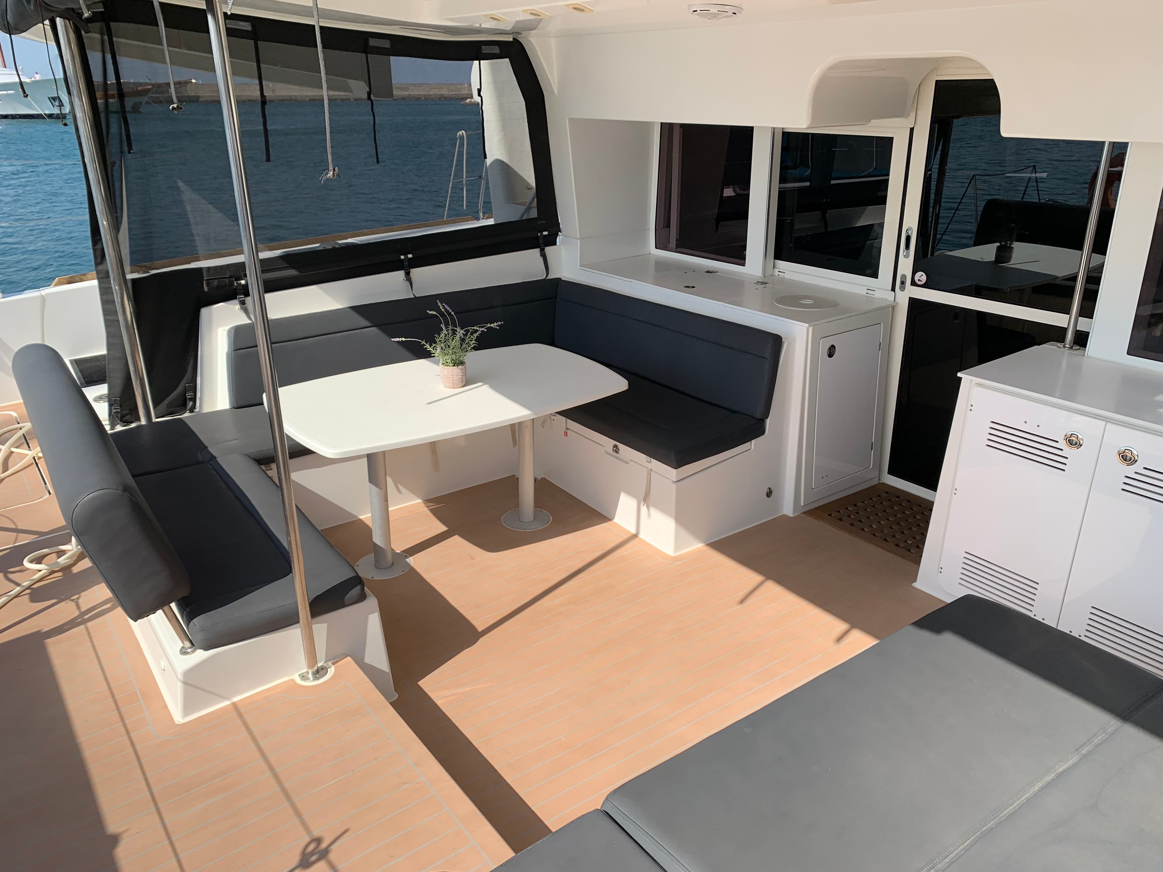 Lagoon 450 Fly - photo 10