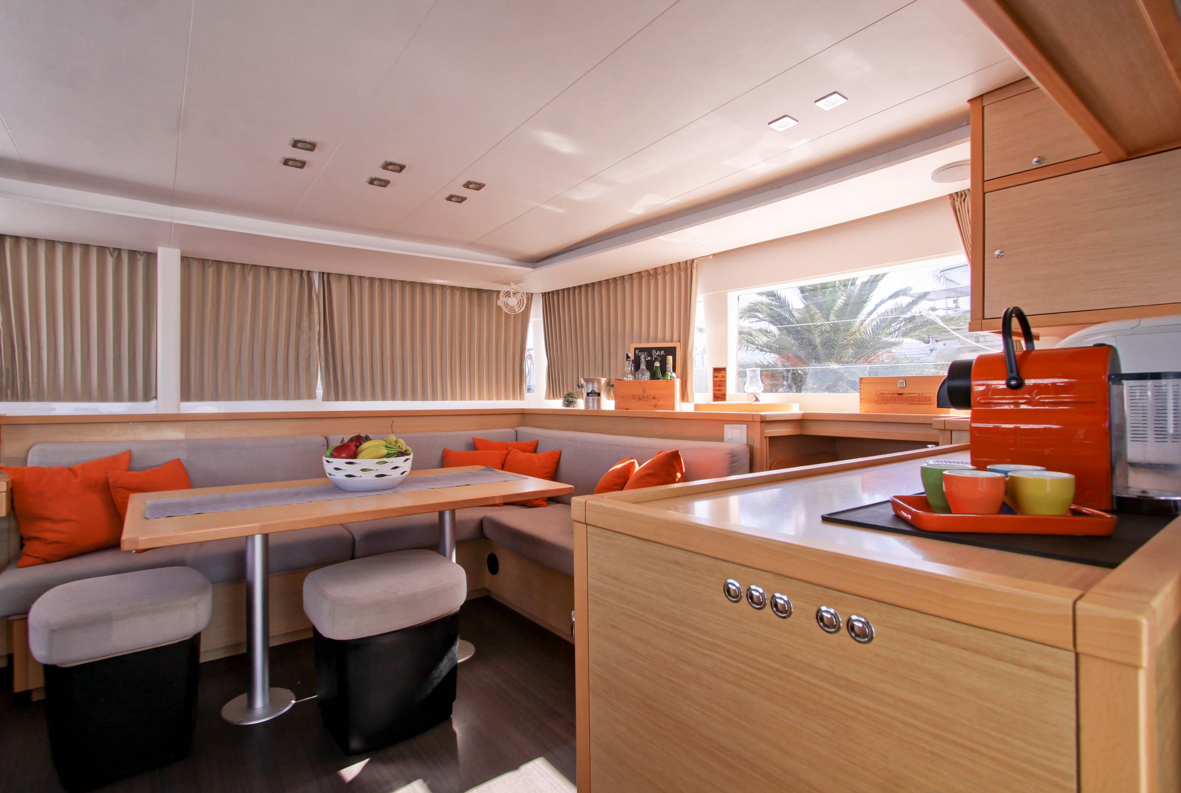 Lagoon 450 - photo 7