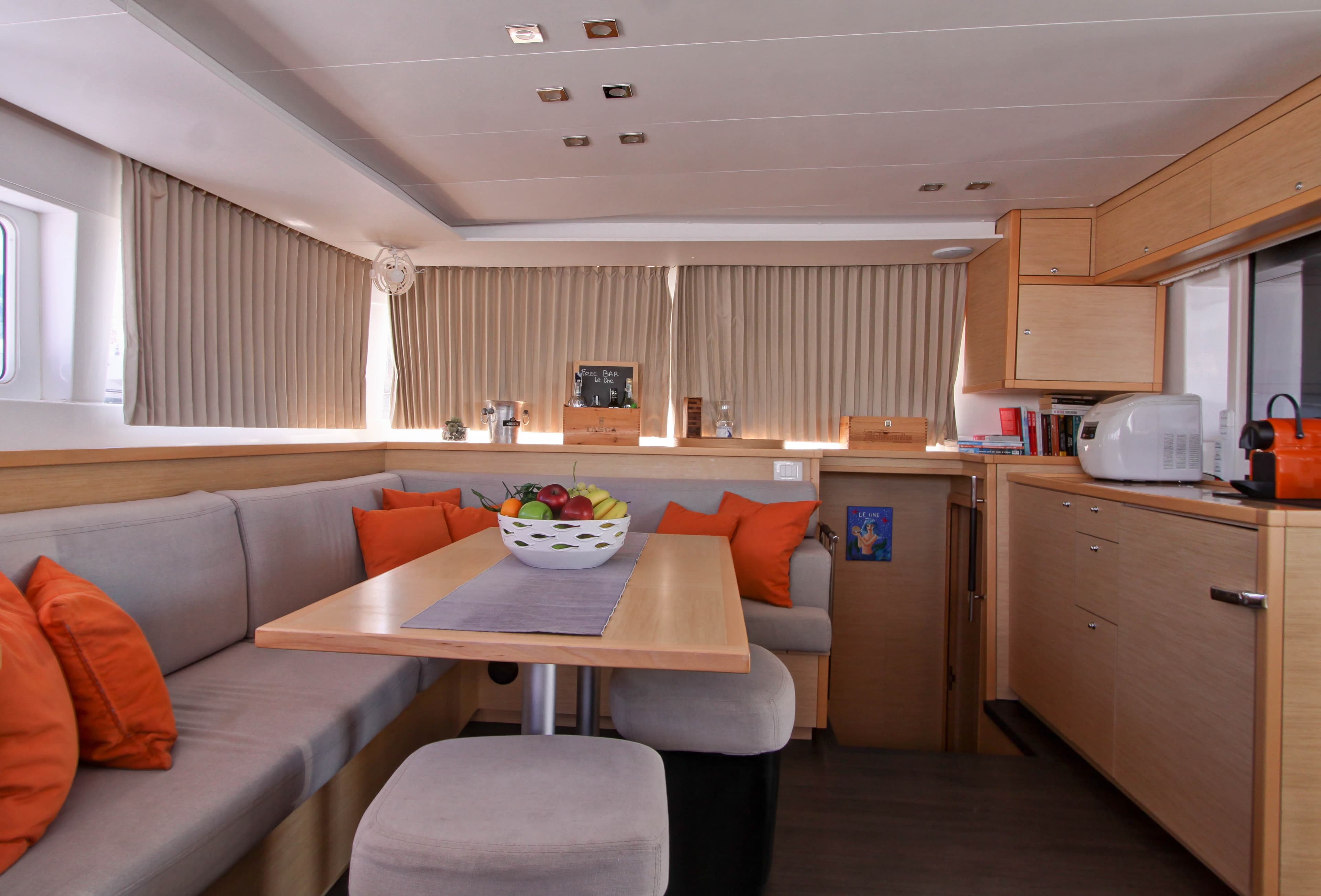 Lagoon 450 - photo 8