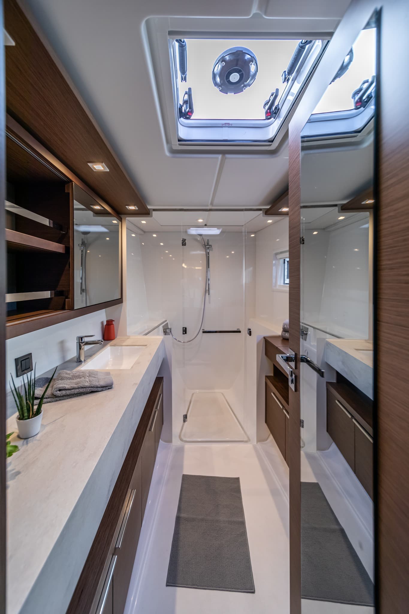 Lagoon 46  - photo 30