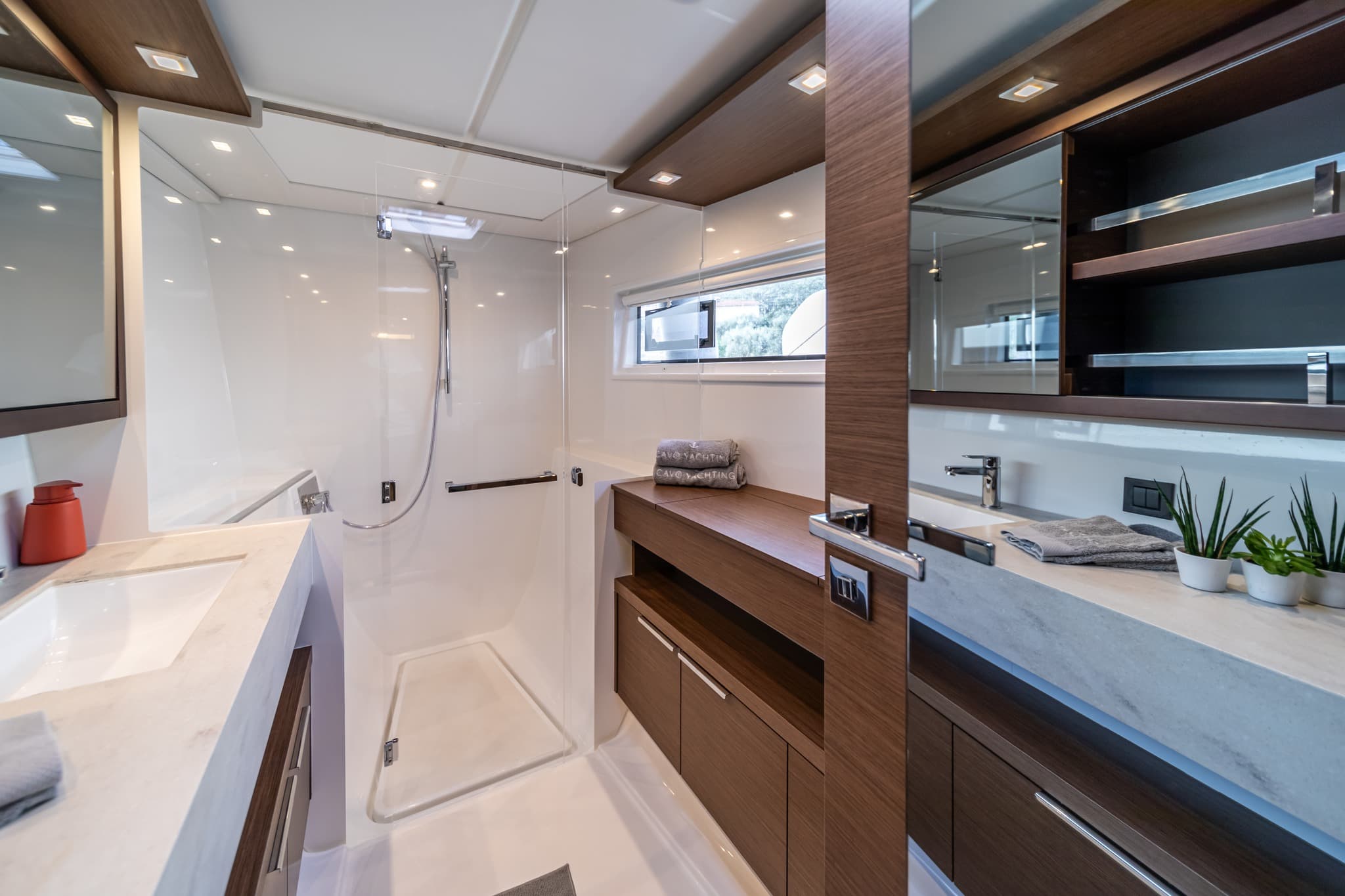 Lagoon 46  - photo 31