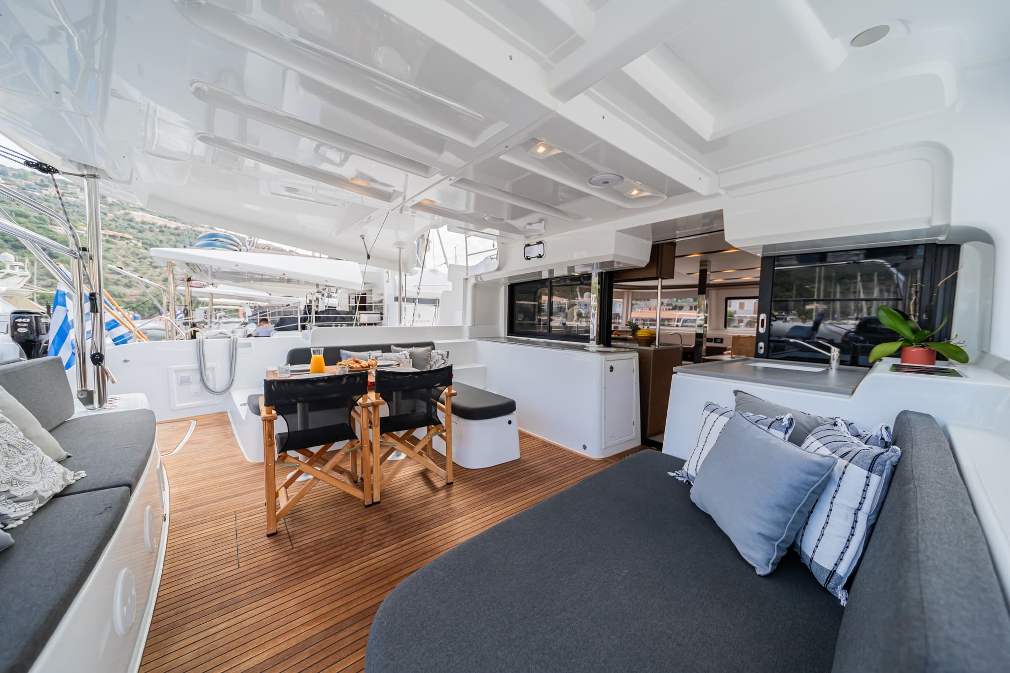 Lagoon 46  - photo 12