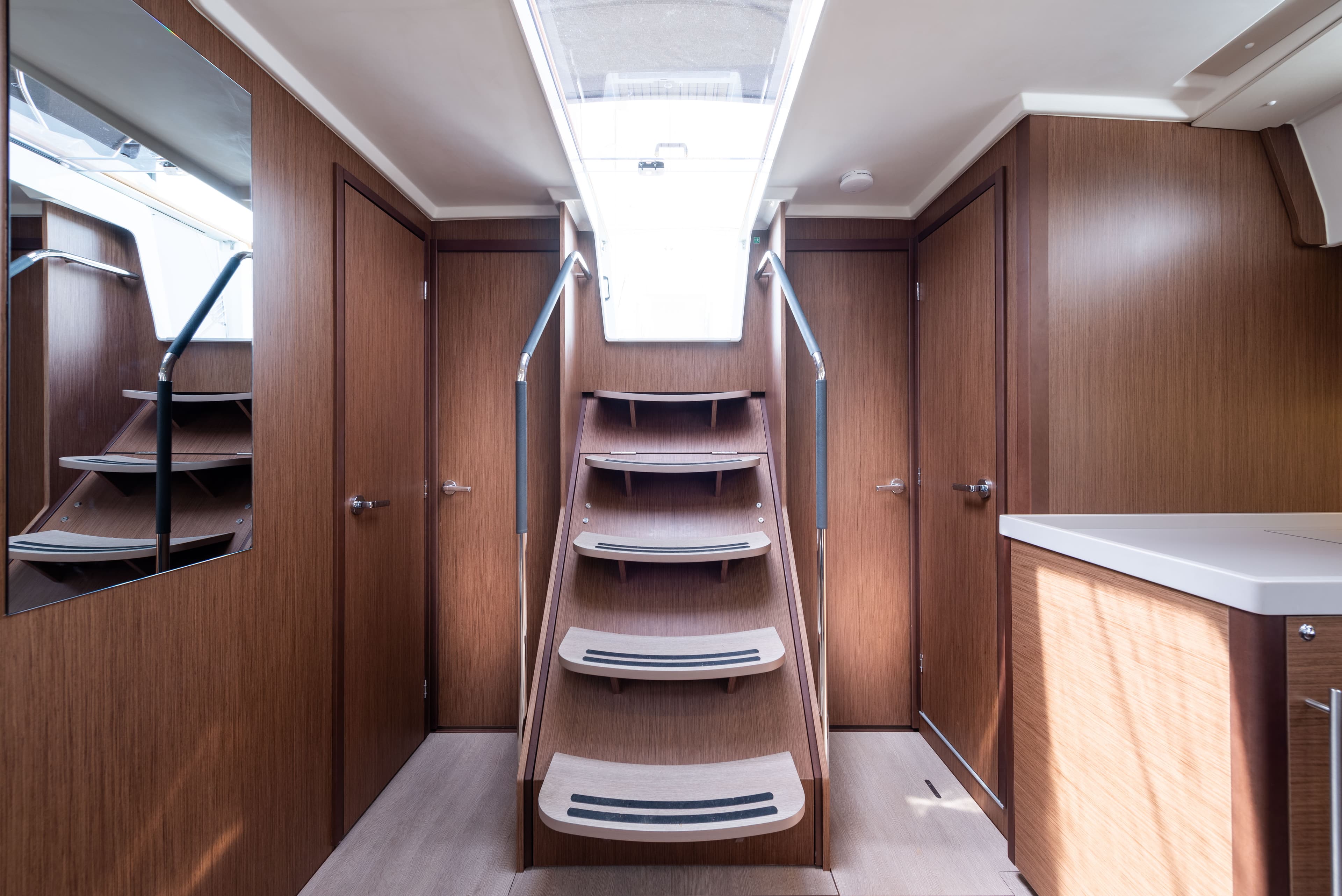 Oceanis 51.1 - photo 25