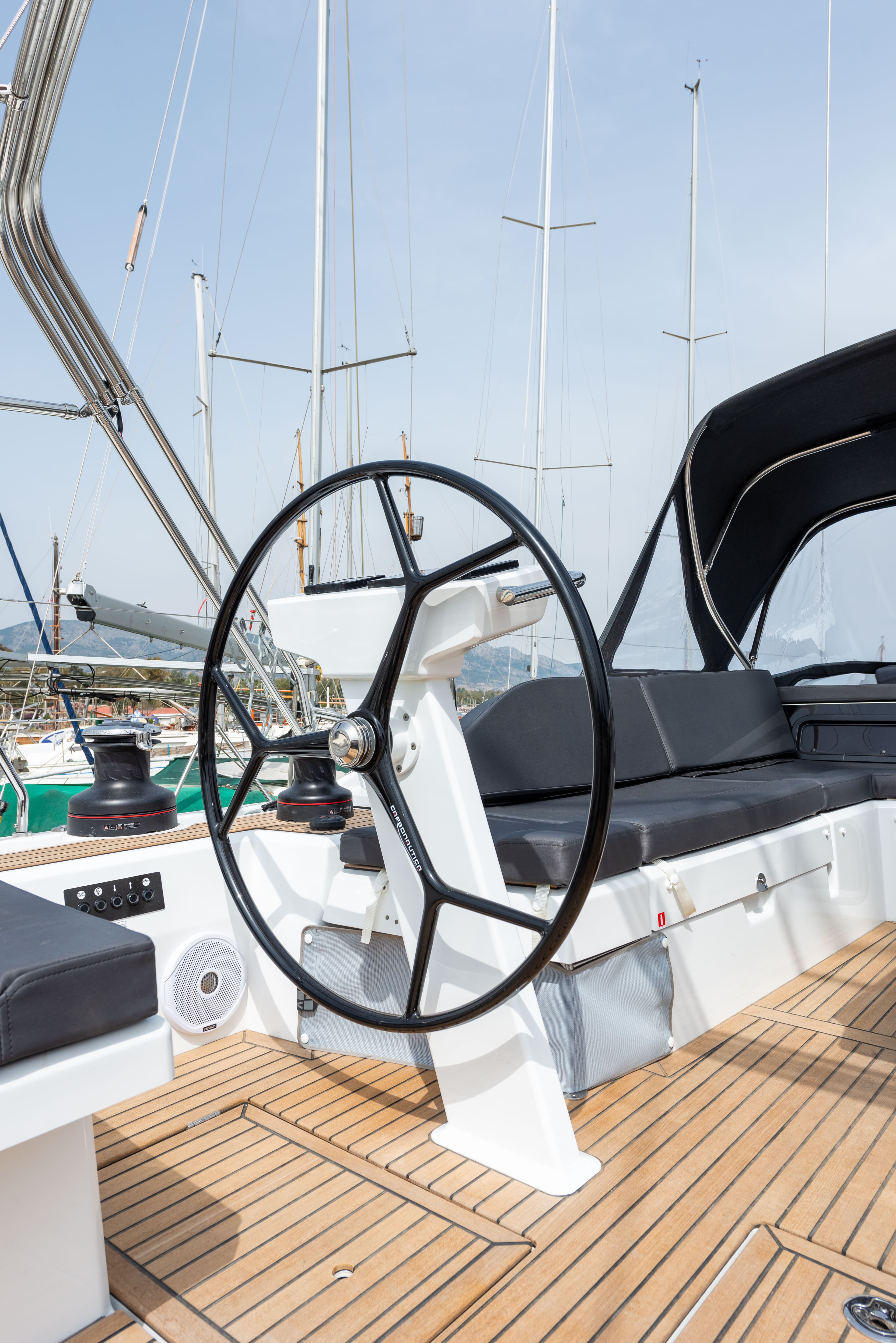 Oceanis 51.1 - photo 7