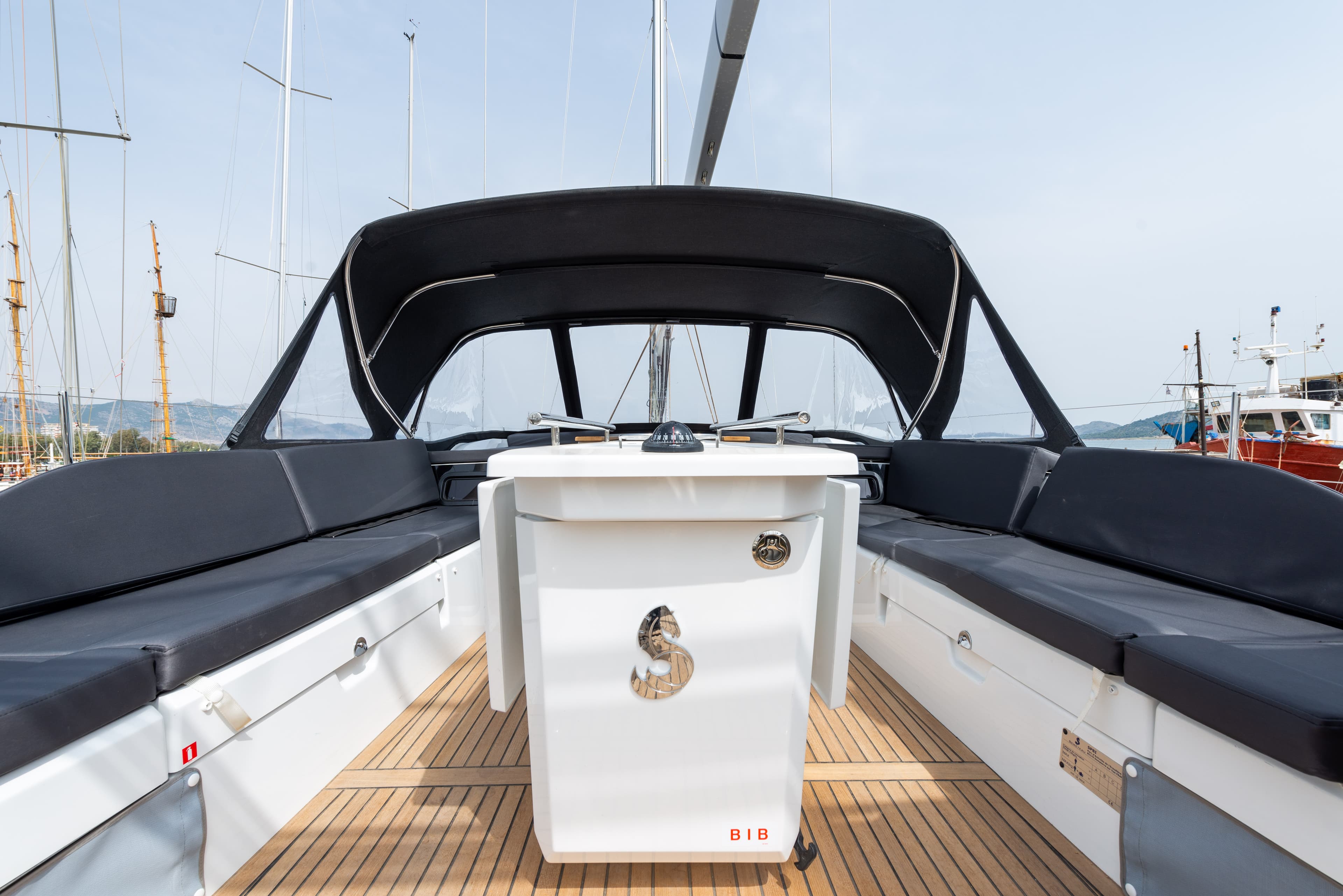 Oceanis 51.1 - photo 11