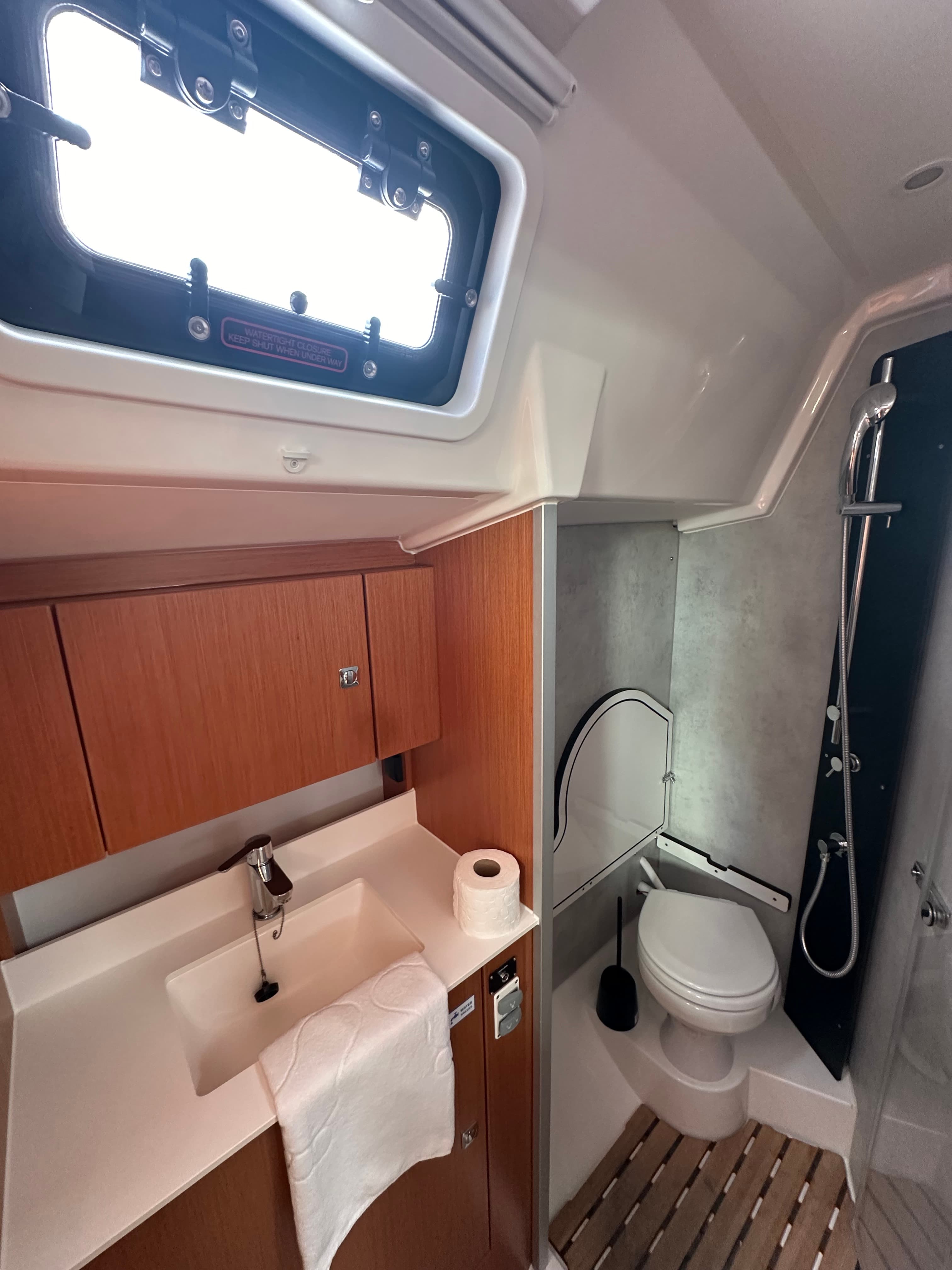 Bavaria C38 - photo 4