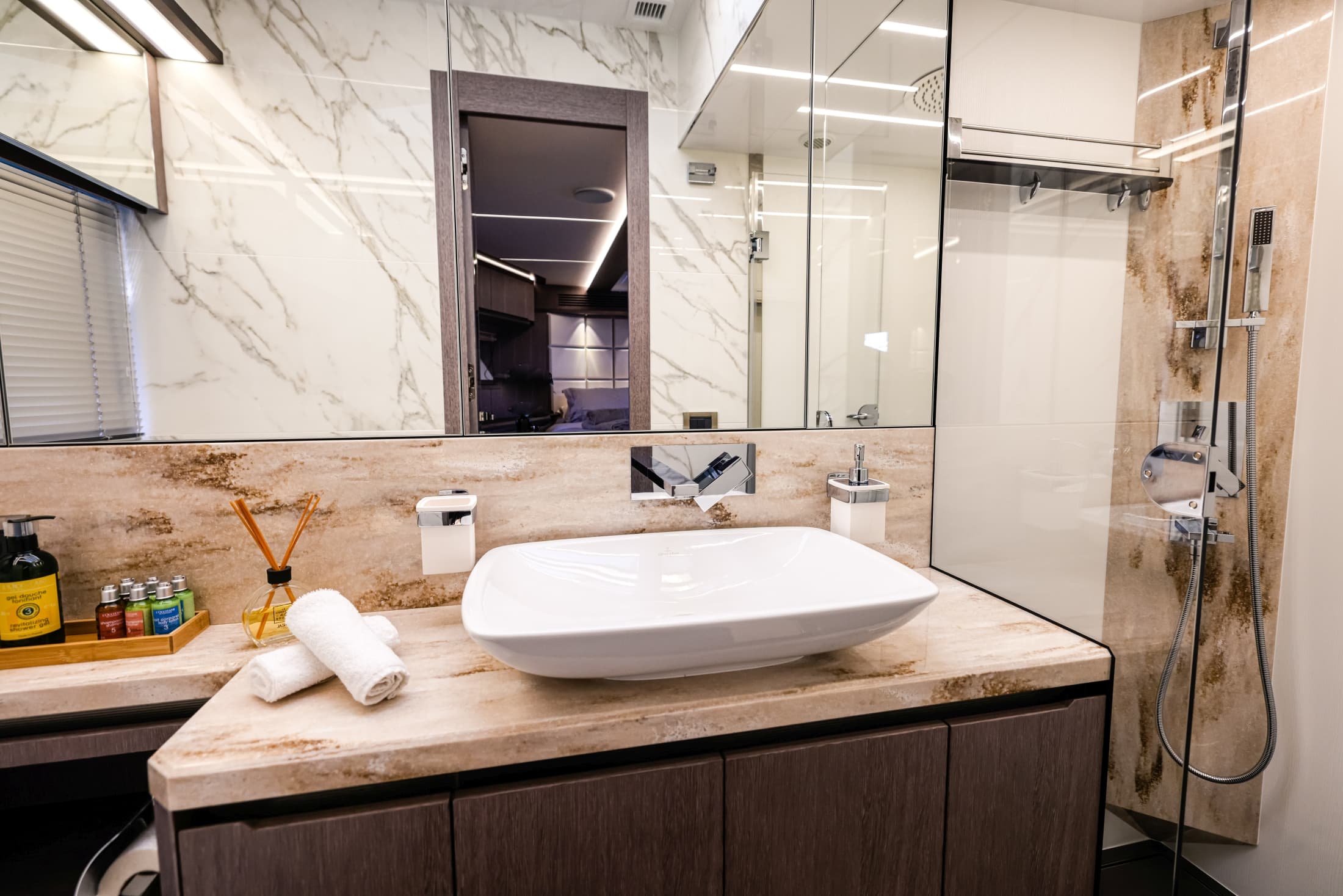 Galeon 640 Fly - photo 15