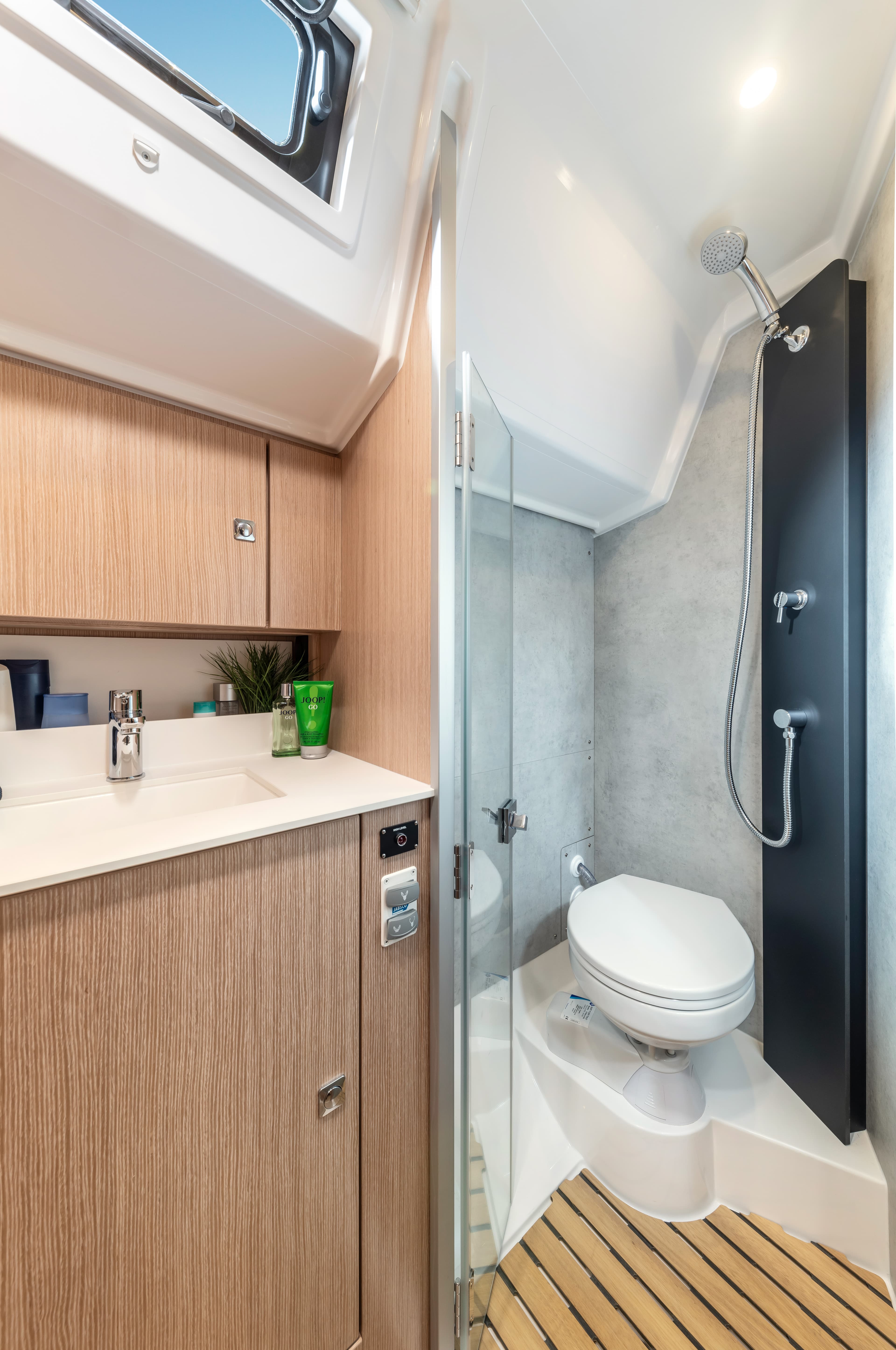 Bavaria C42 - photo 13