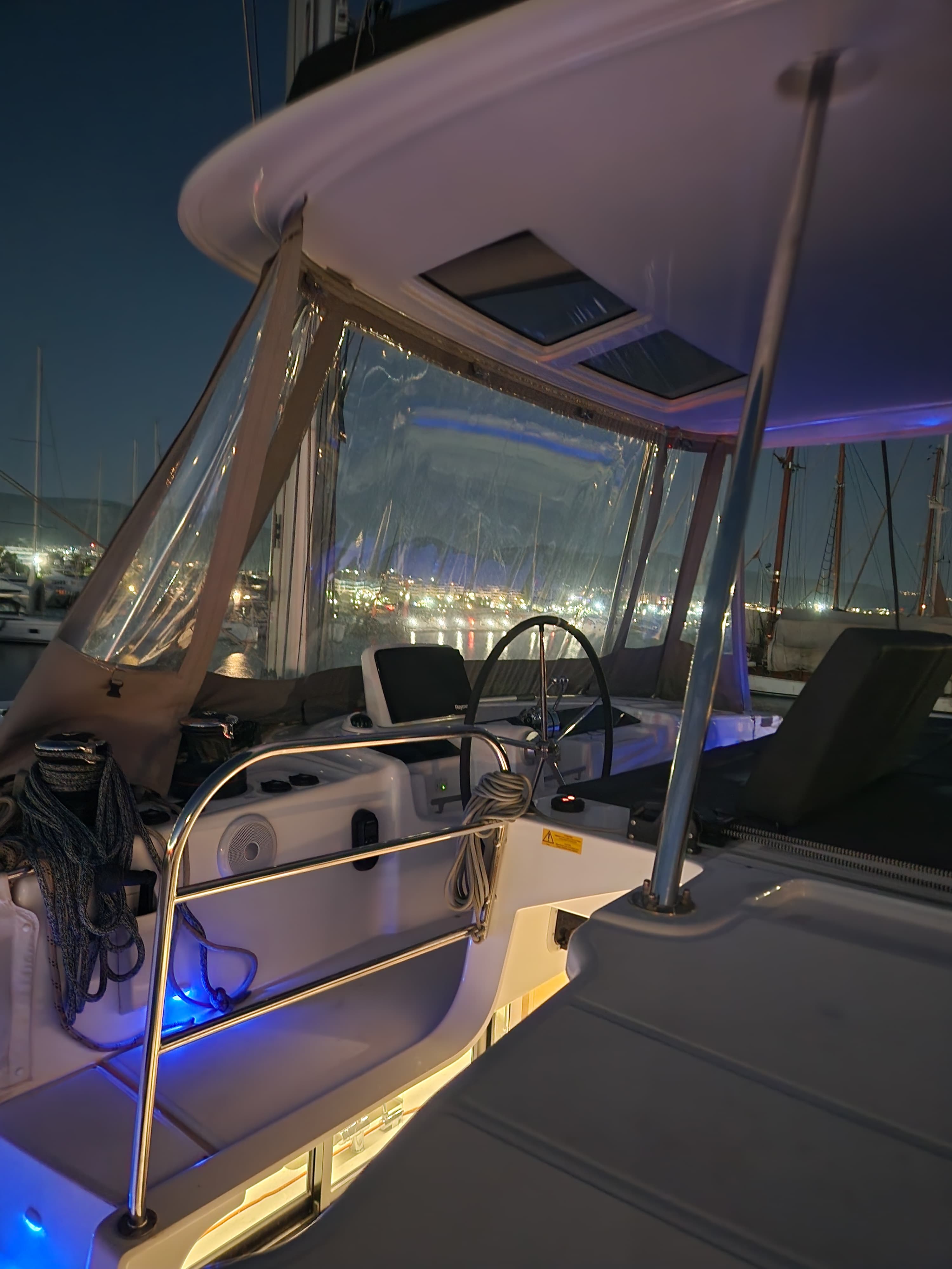 Lagoon 46  - photo 8