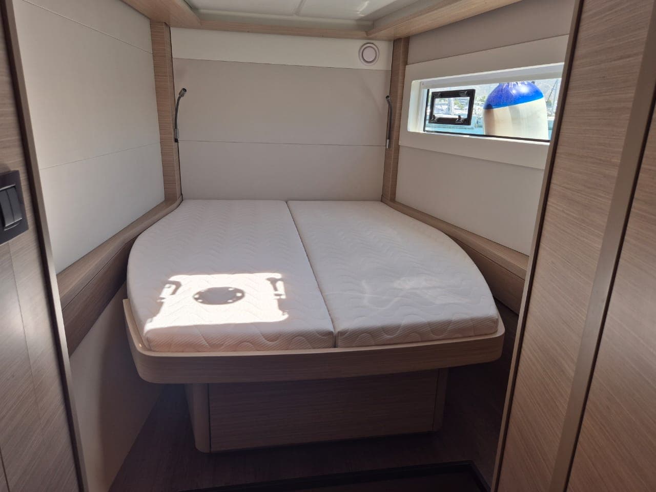 Lagoon 46  - photo 11